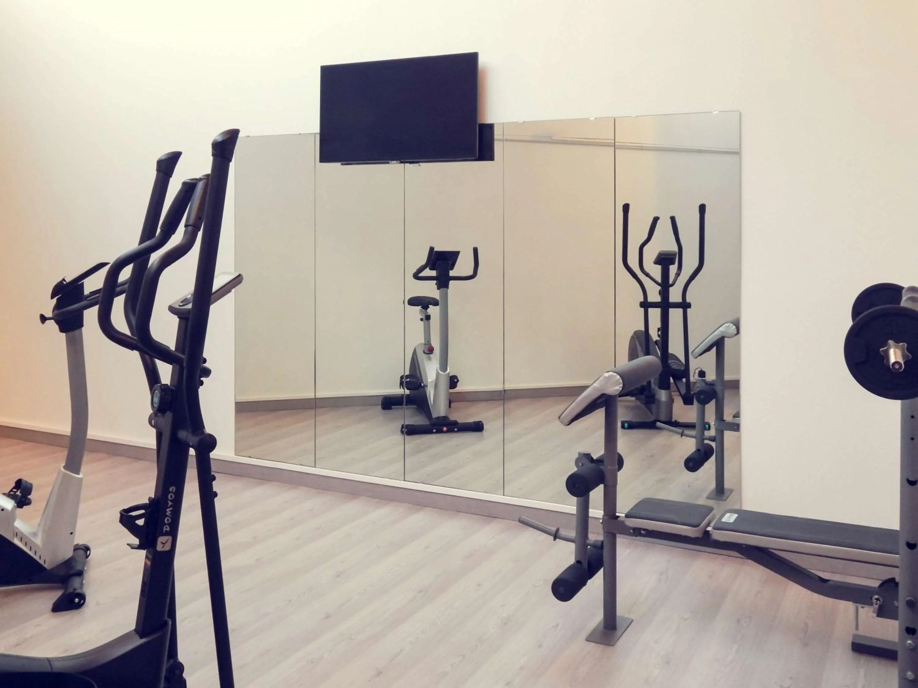 Fitness centre/facilities in Mercure Orange Centre A7/A9