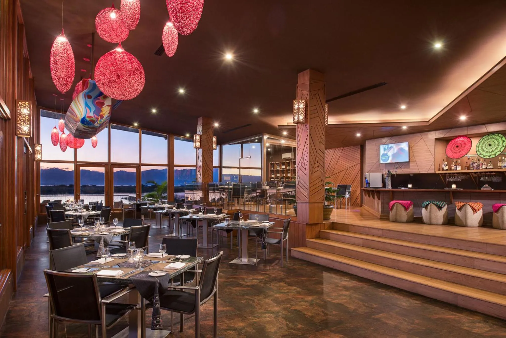 Restaurant/places to eat in Novotel Inle Lake Myat Min