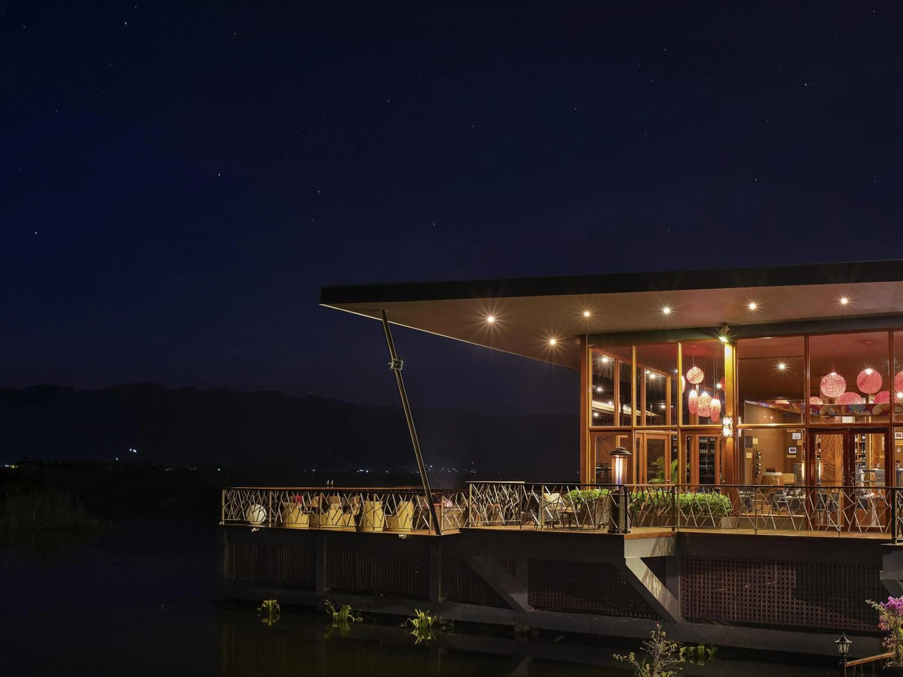 Lounge or bar in Novotel Inle Lake Myat Min