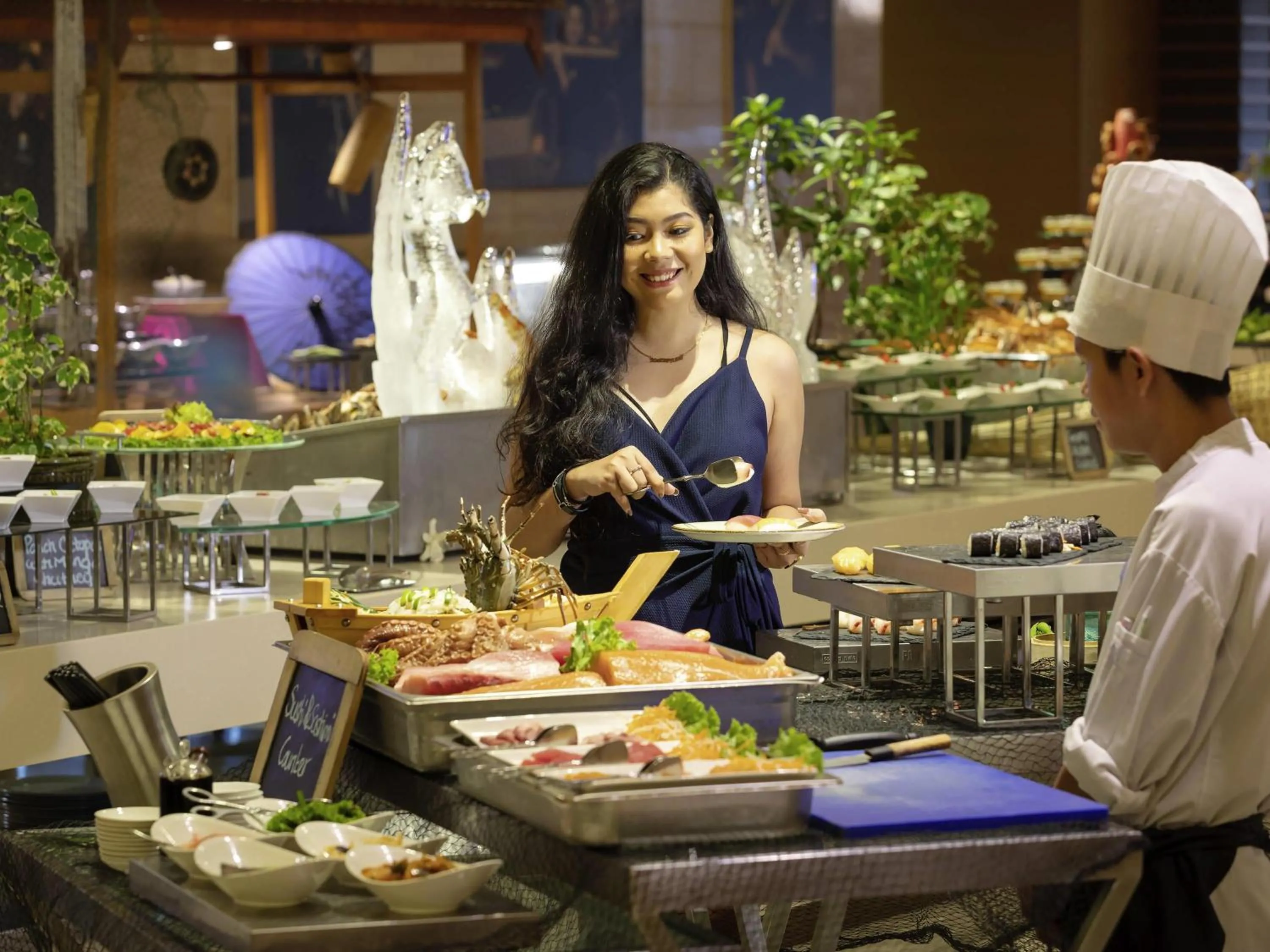 Restaurant/places to eat in Novotel Yangon Max