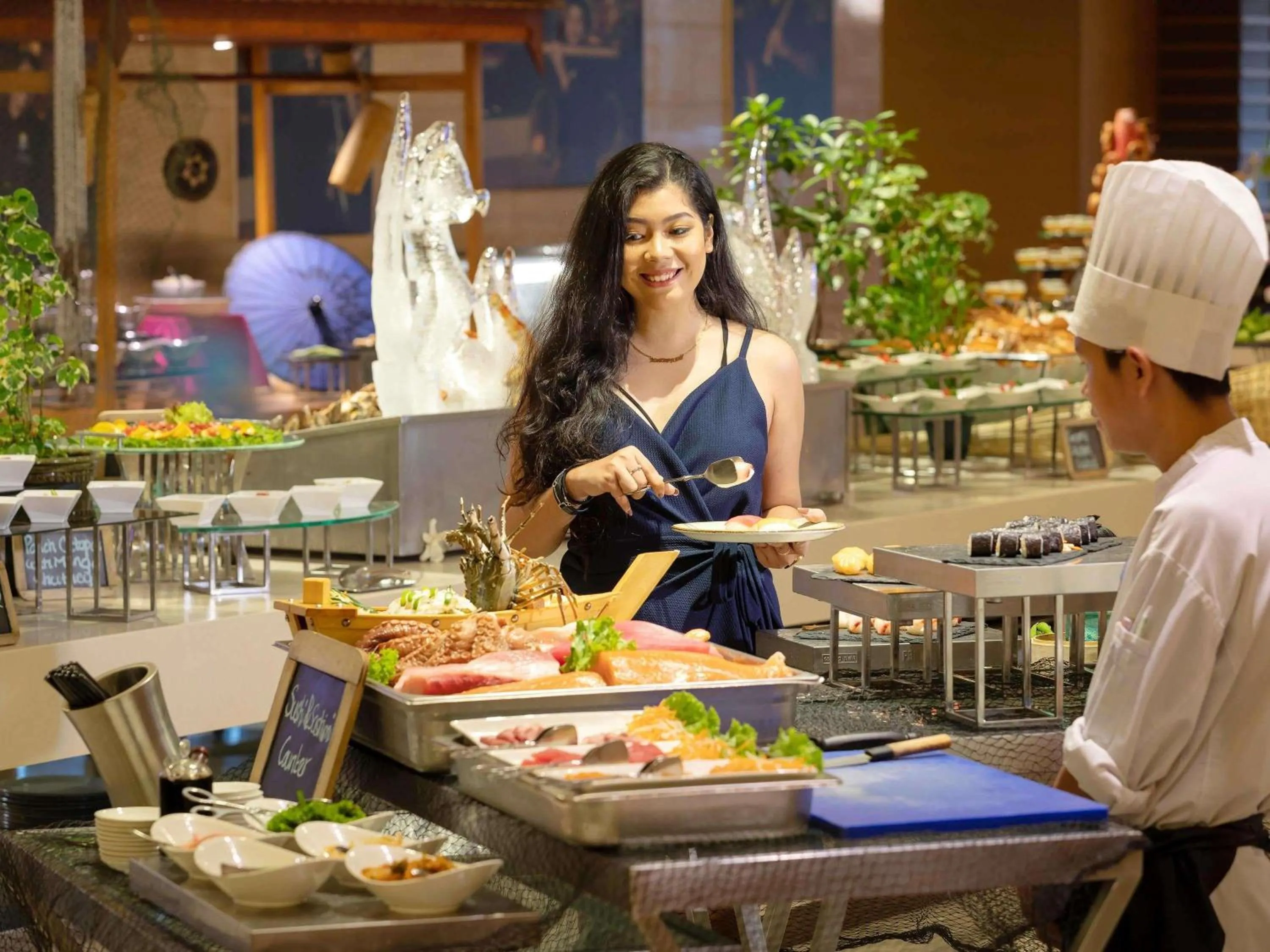 Restaurant/places to eat in Novotel Yangon Max