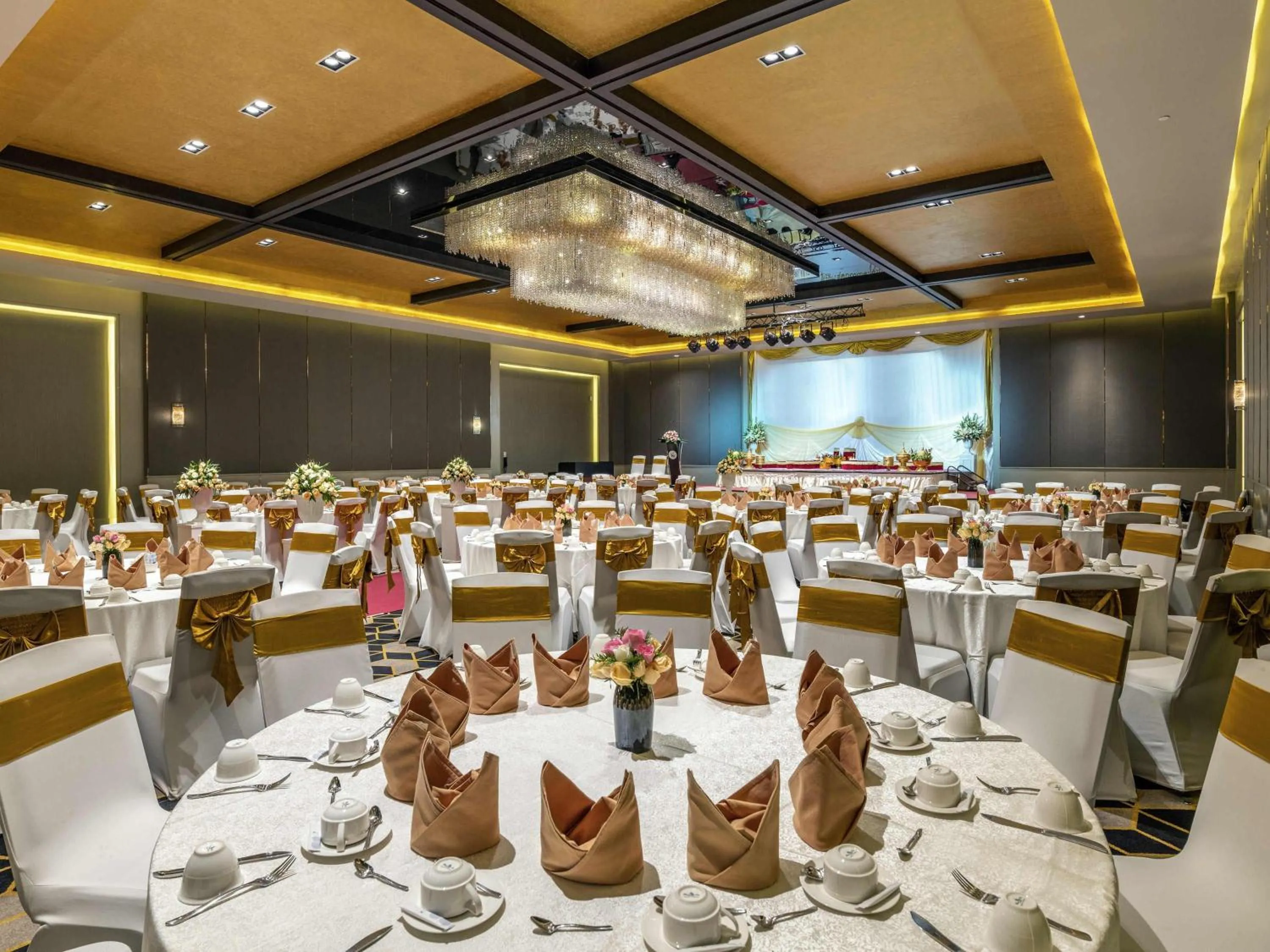 wedding in Novotel Yangon Max