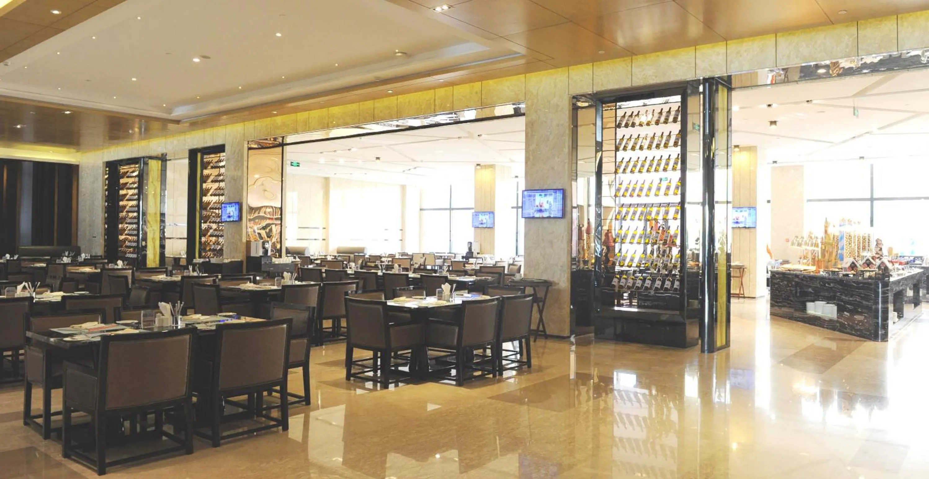 Restaurant/places to eat in Pullman Qingdao Ziyue