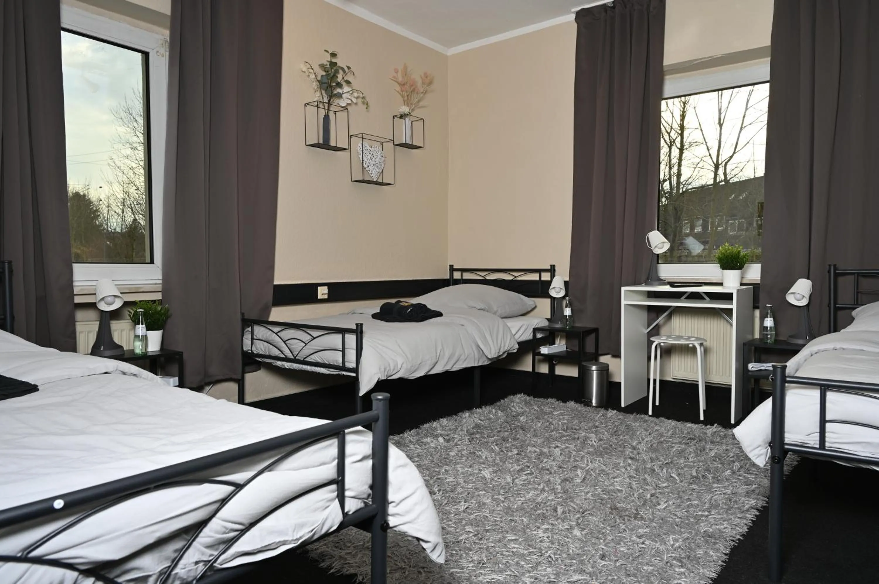 Triple Room with Shared Bathroom in Pott Hostel - Essen Steele
