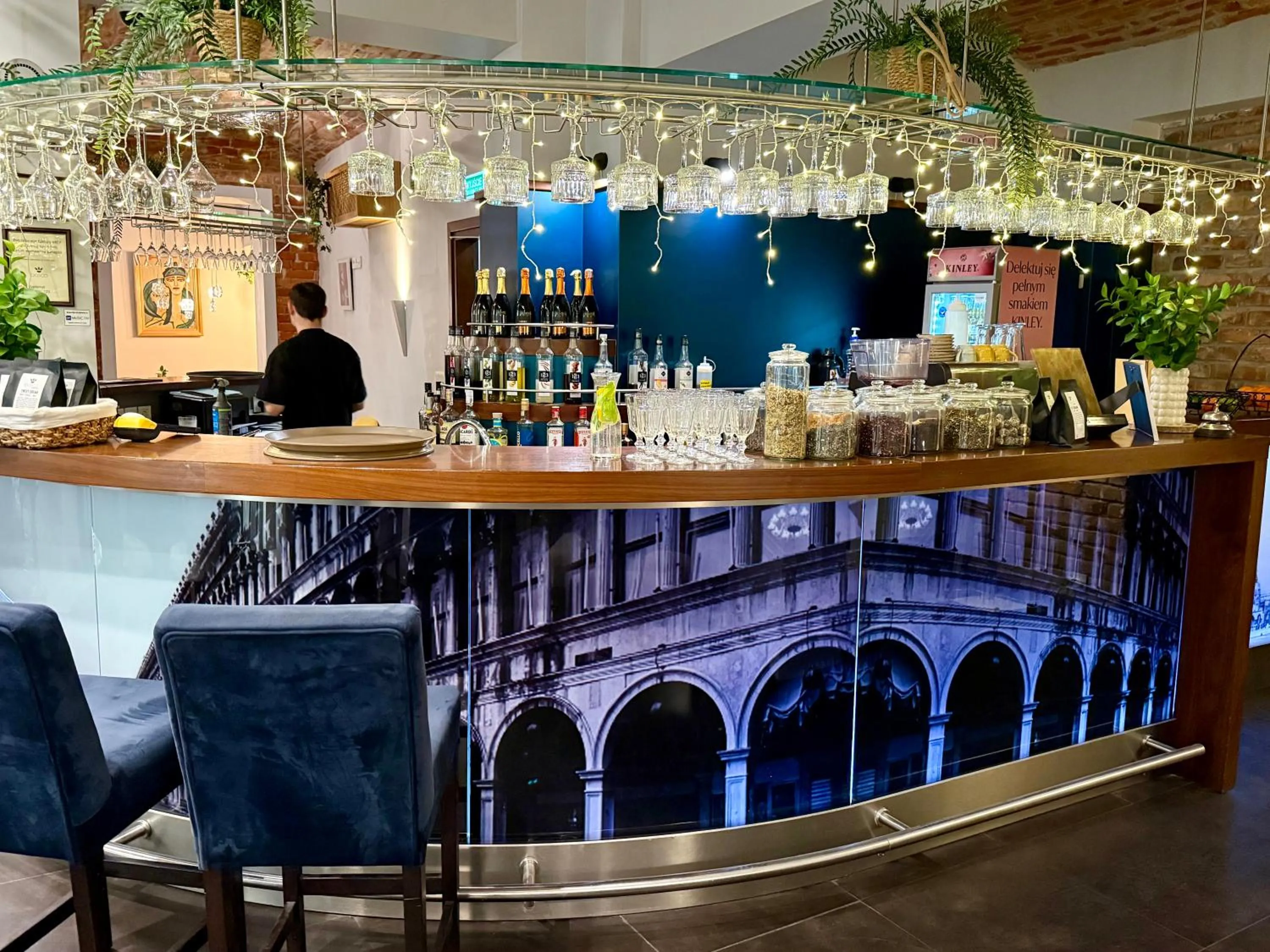 Restaurant/places to eat in DK Dyplomat