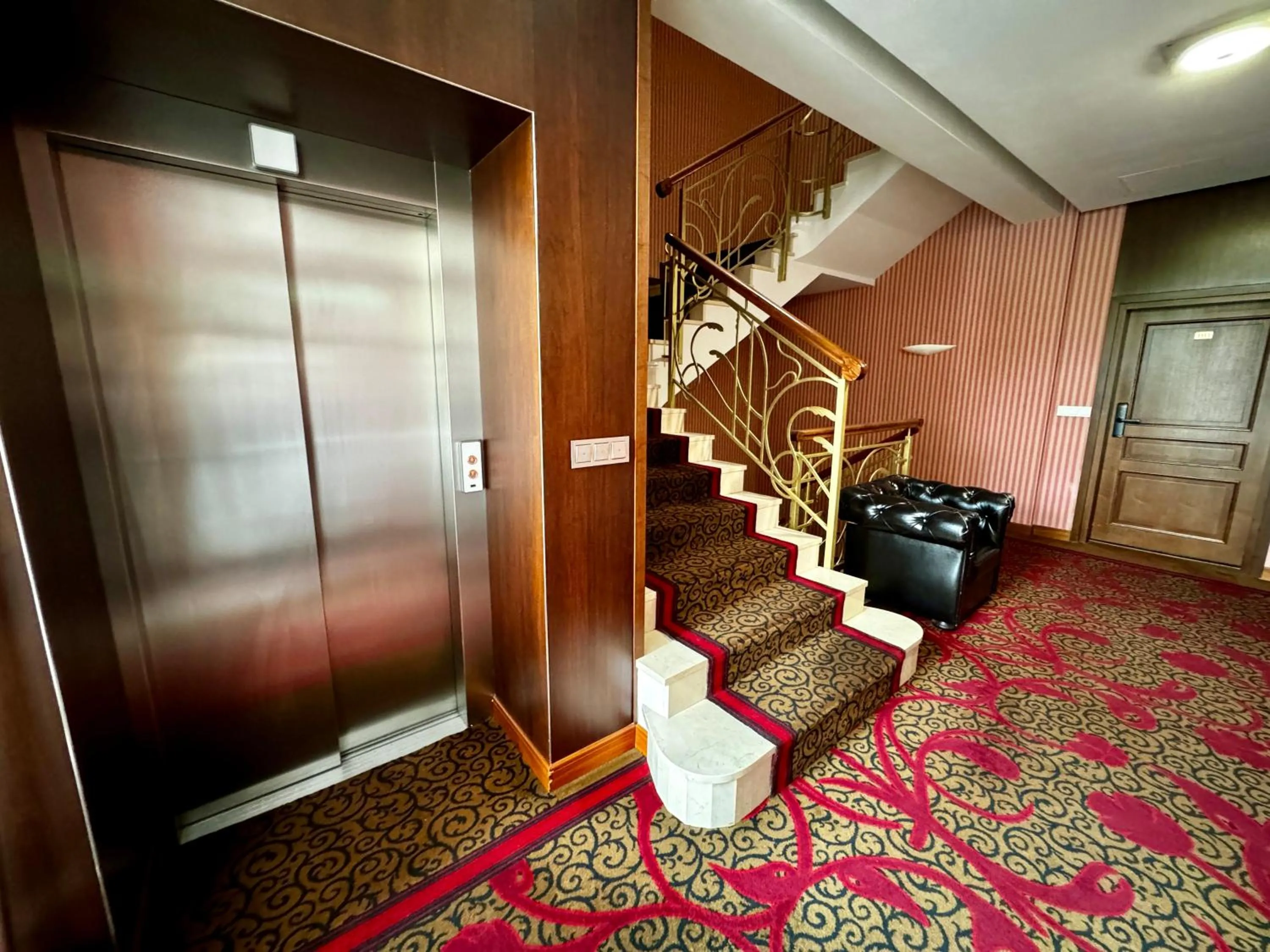 elevator in DK Dyplomat