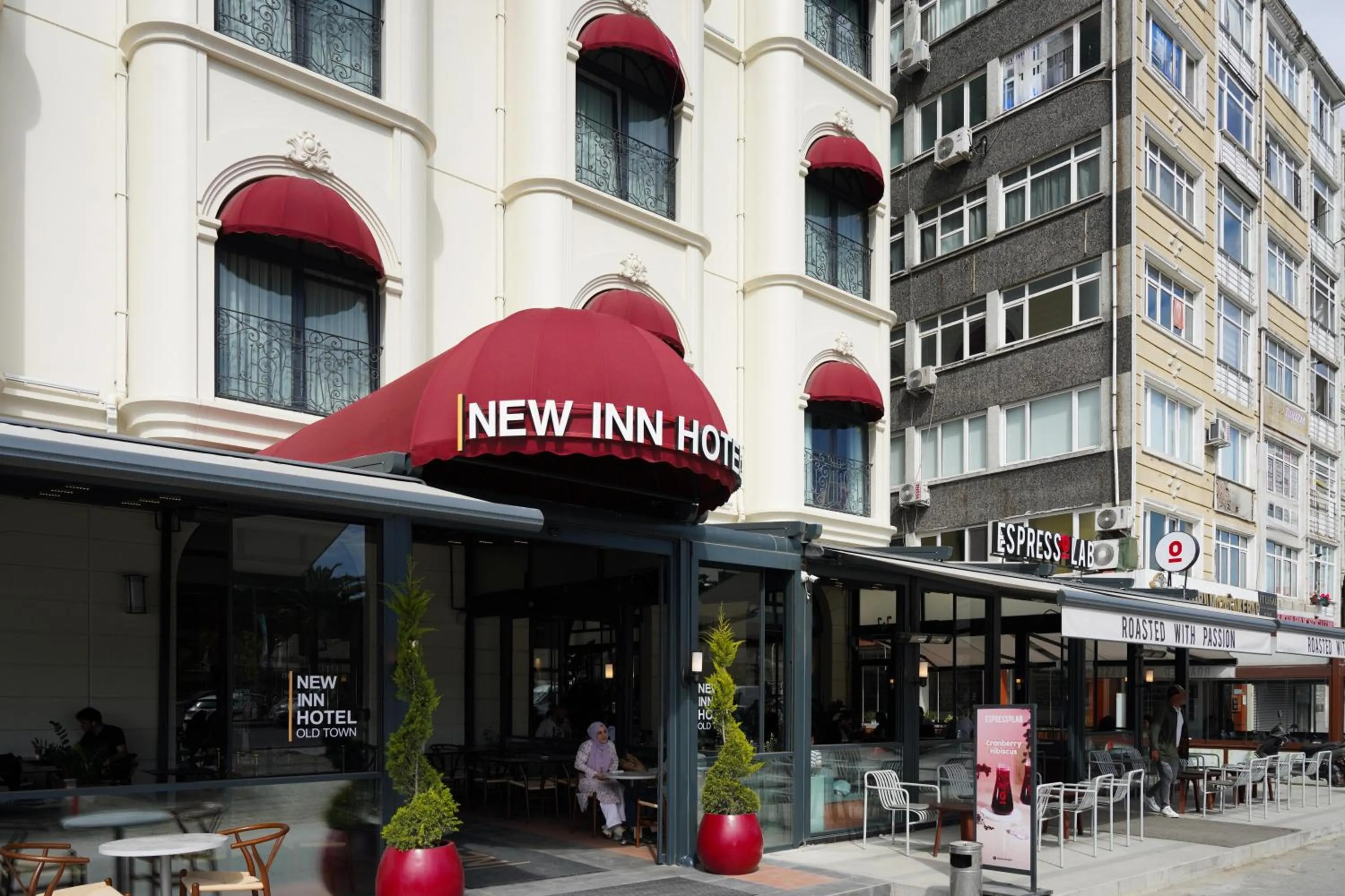 Restaurant/places to eat in New Inn Hotel Old Town