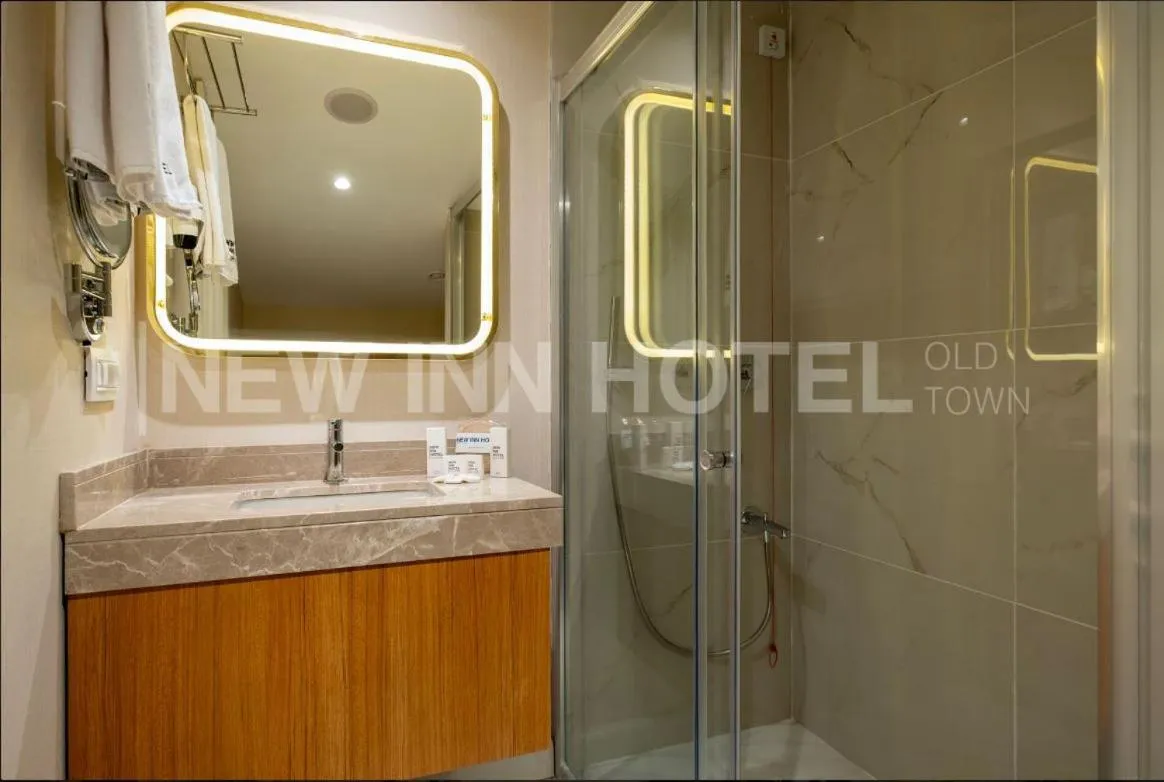 Bathroom in New Inn Hotel Old Town