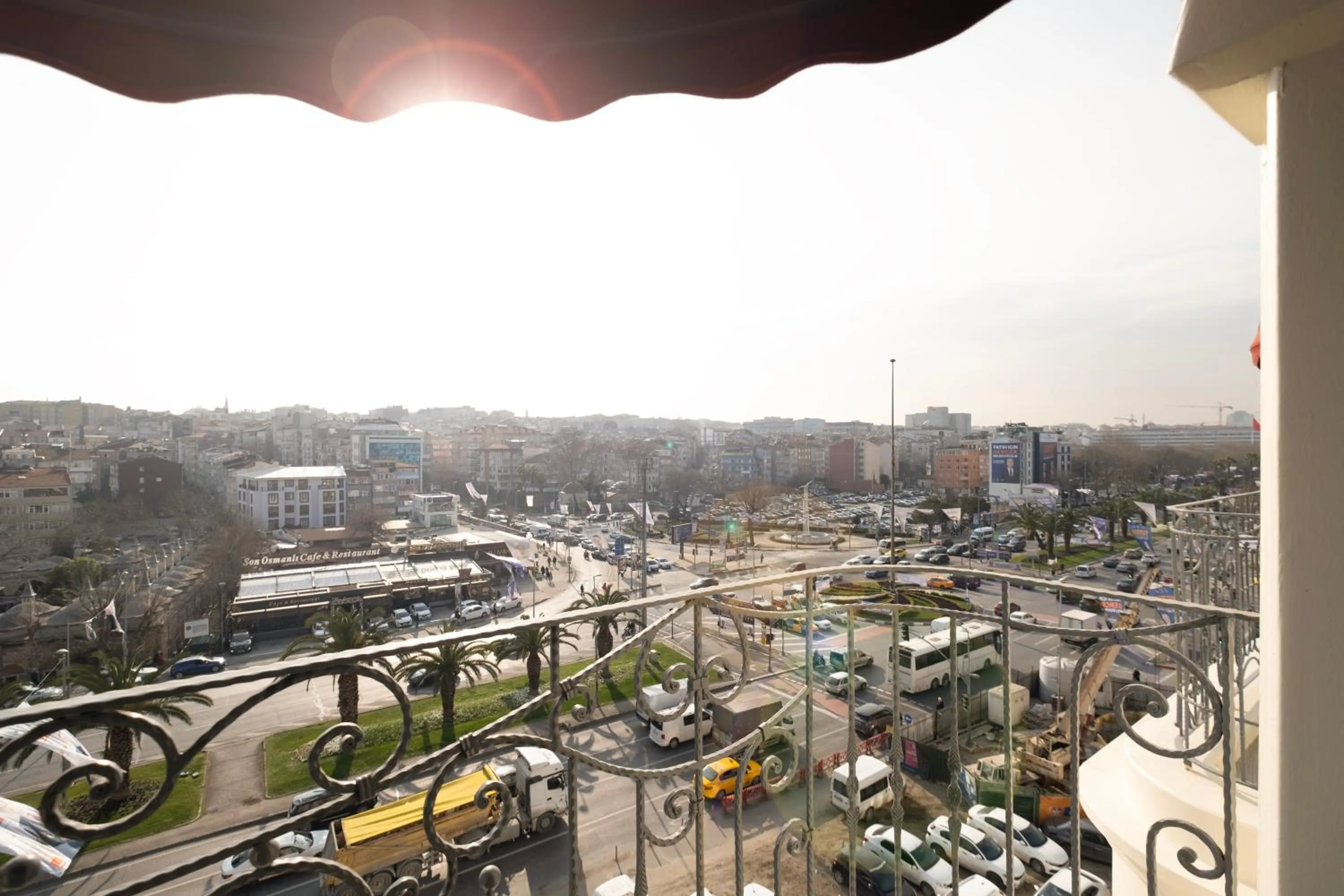 Day in New Inn Hotel Old Town