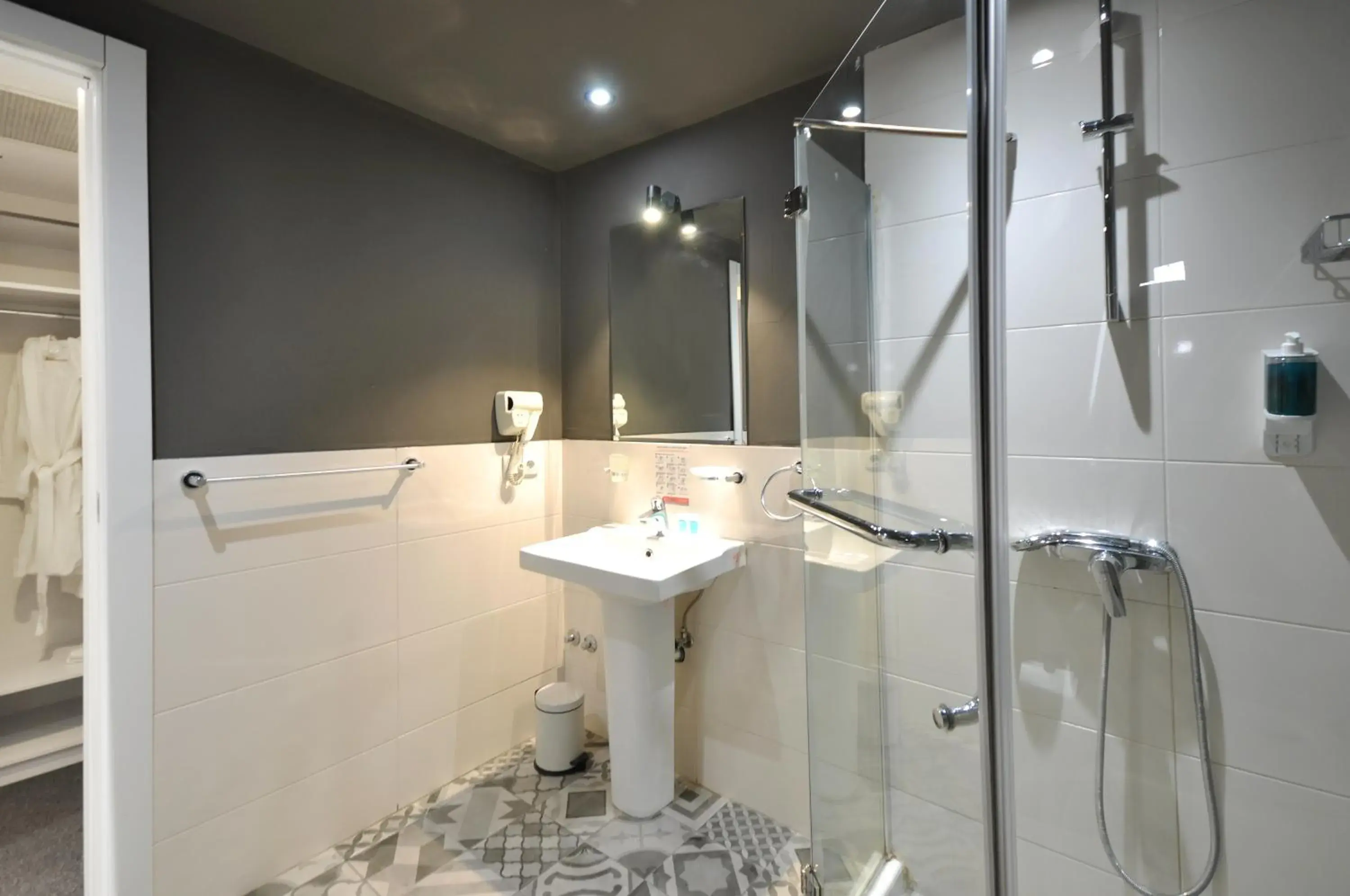 King Room - single occupancy in Meidan Inn King Room - single occupancy in Meidan Inn