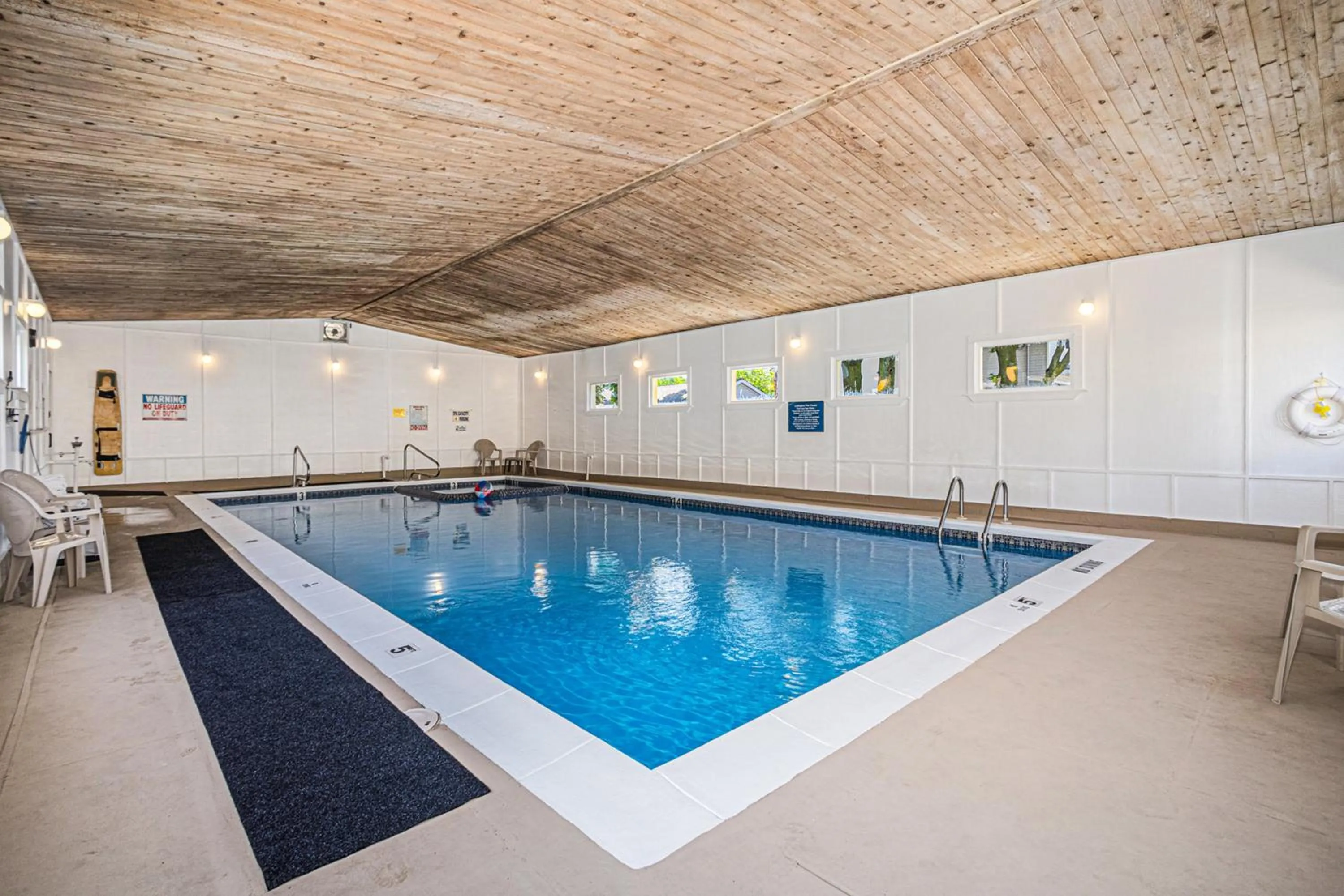 Swimming pool in Ludington Pier House