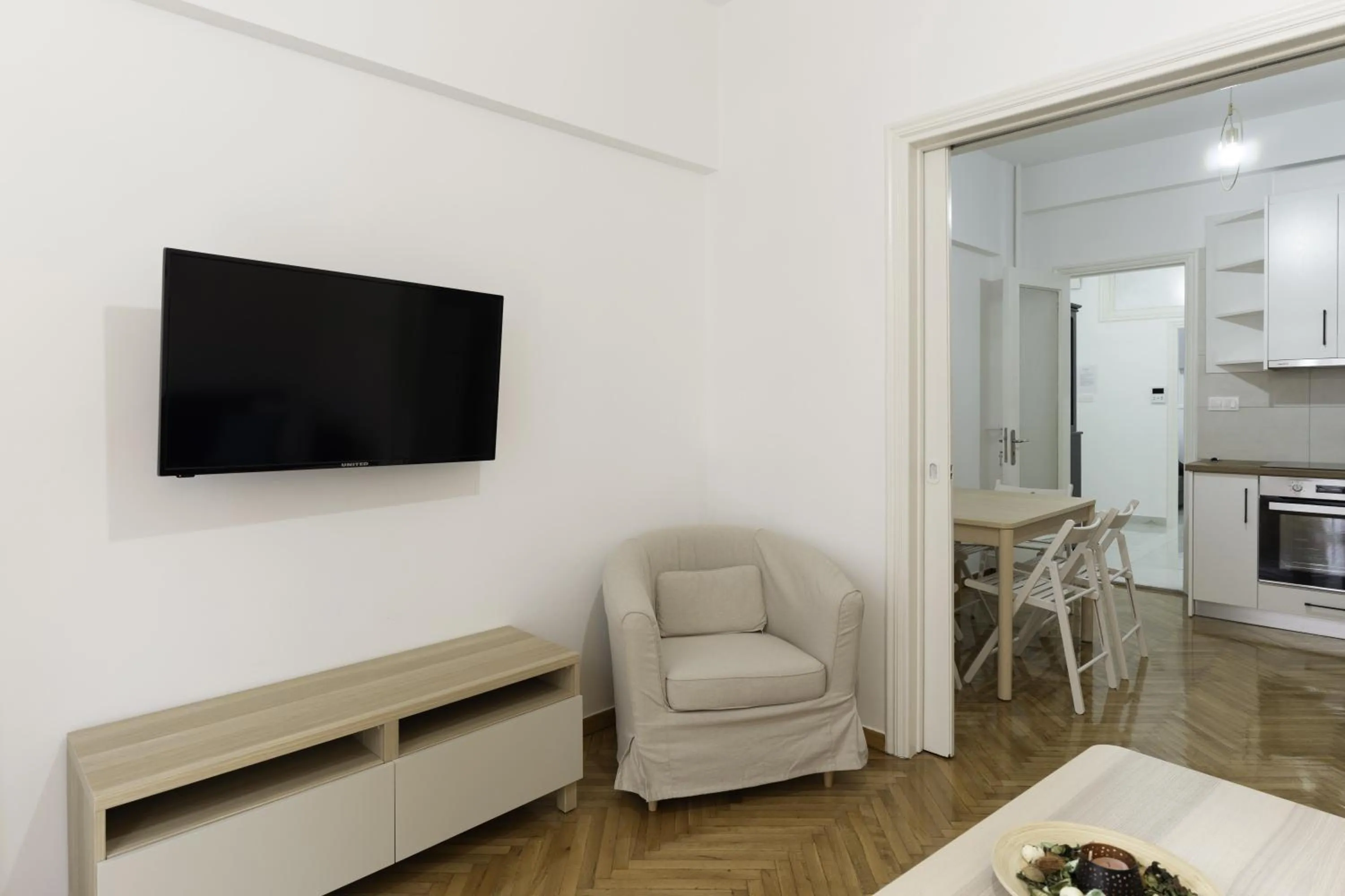 Phaedrus Living: City Center Koukaki Flat