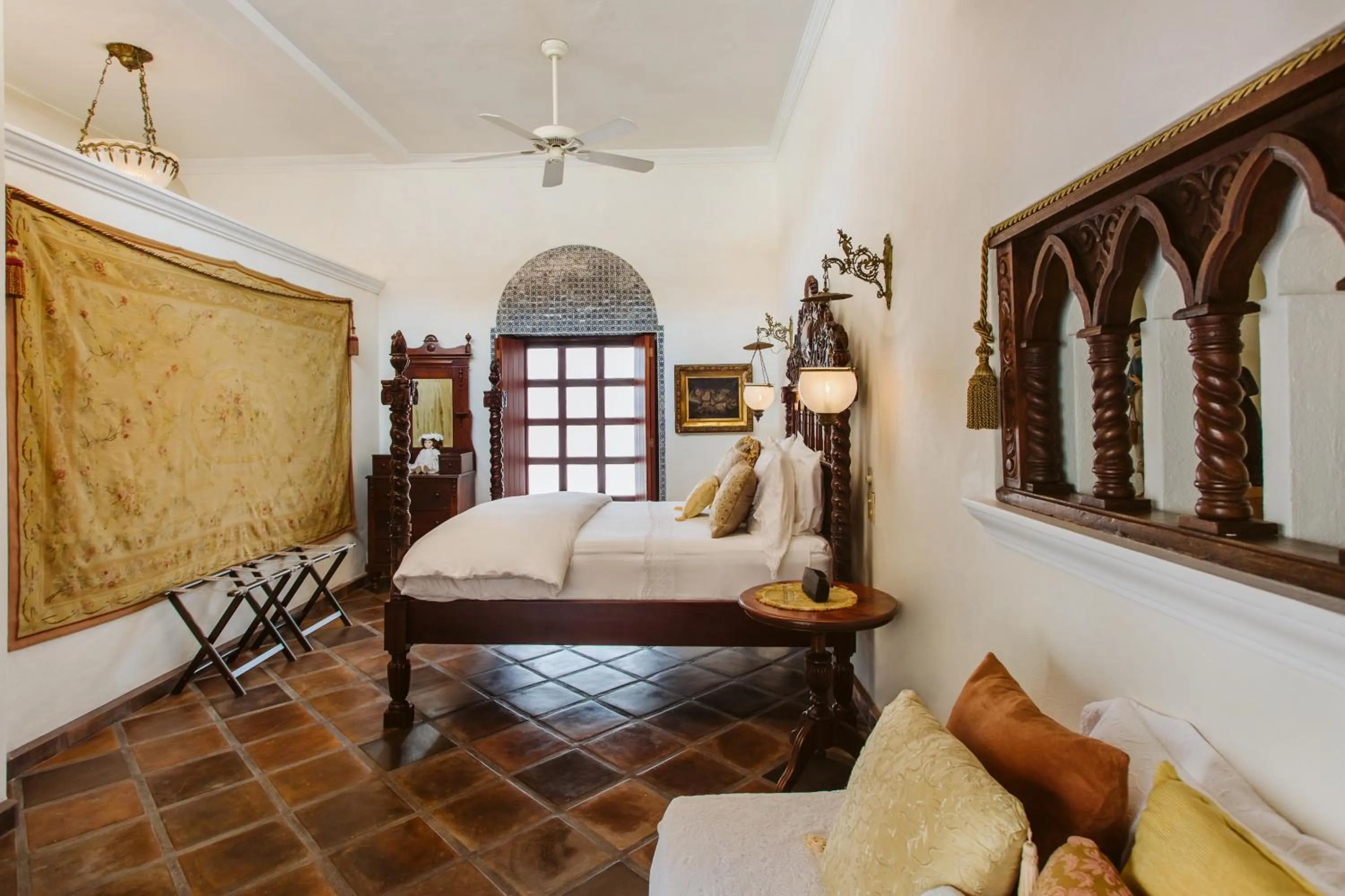 Living room, Bed in Hacienda San Angel