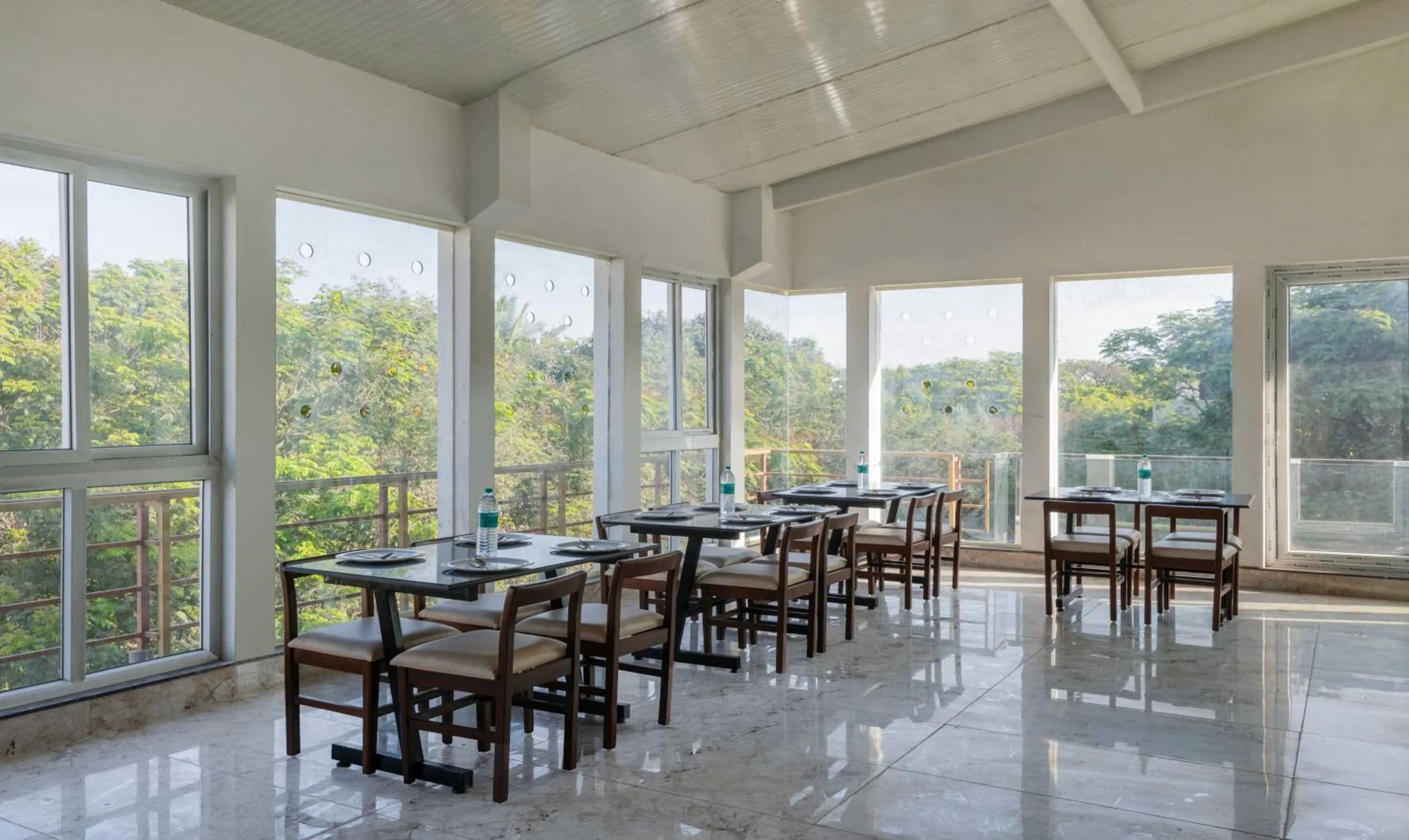 Dining area in Treebo Global Stay, Jayanagar