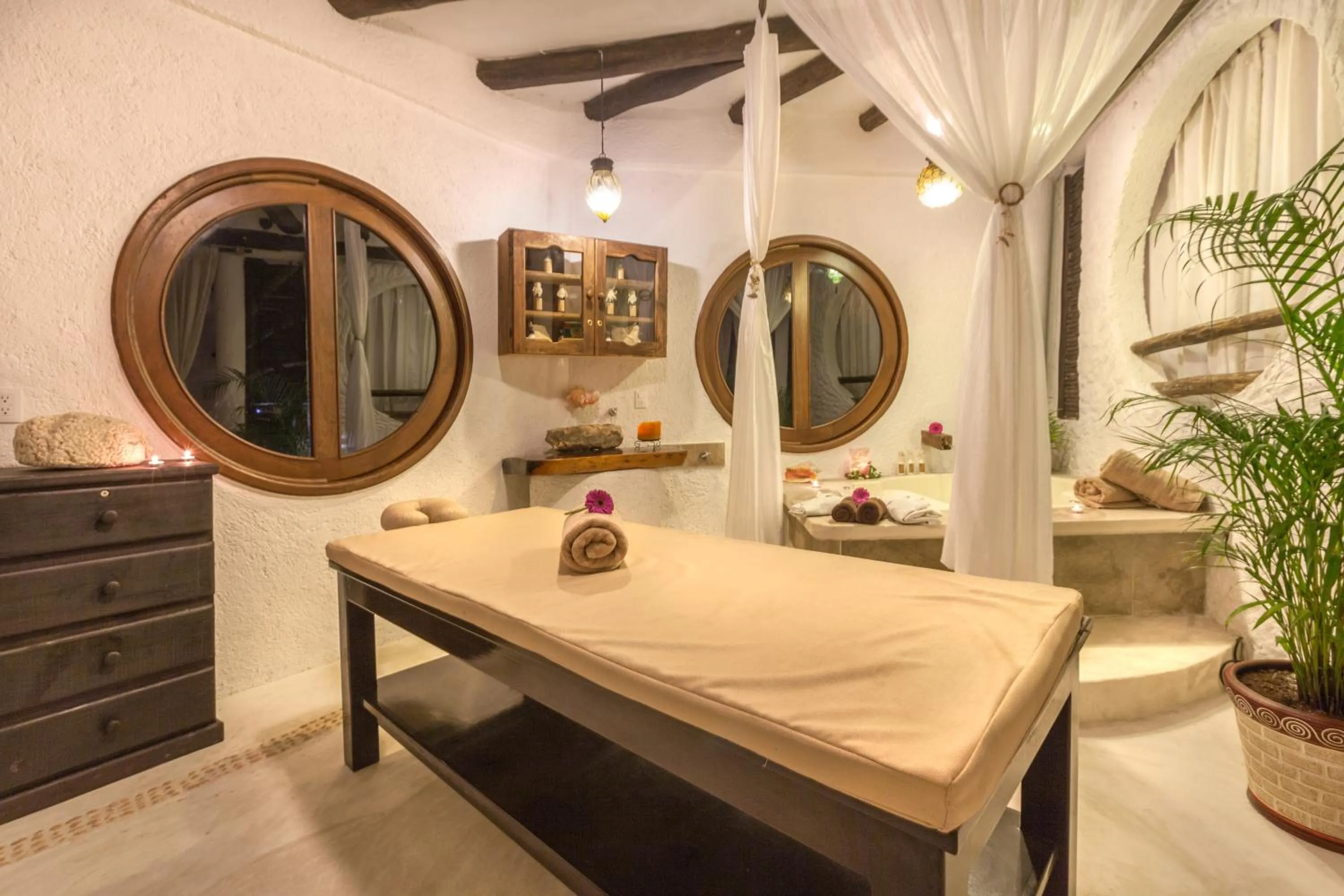 Massage in Beachfront Hotel La Palapa - Adults Only