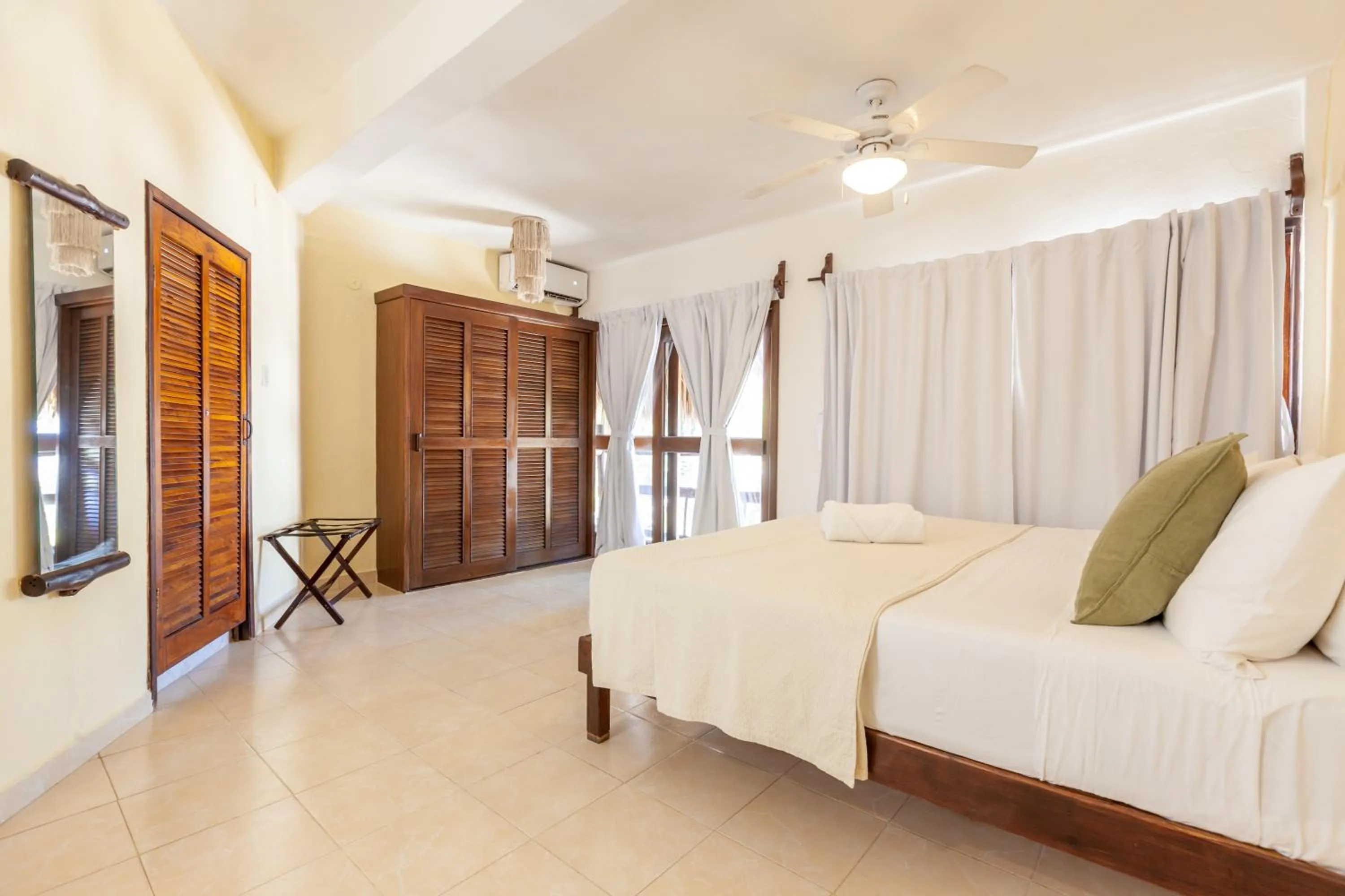 Photo of the whole room, Bed in Beachfront Hotel La Palapa - Adults Only