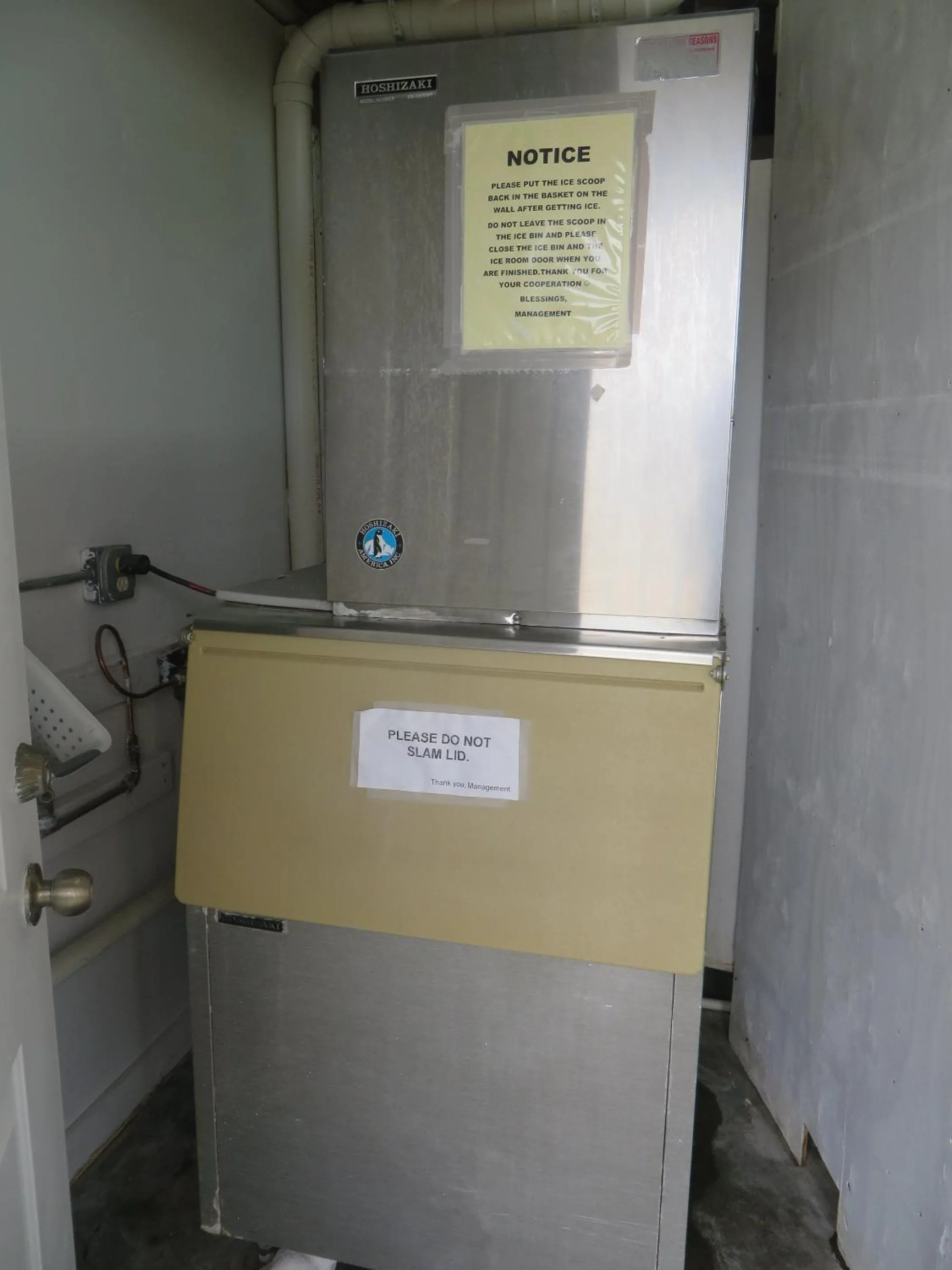 vending machine in Honeysuckle Inn