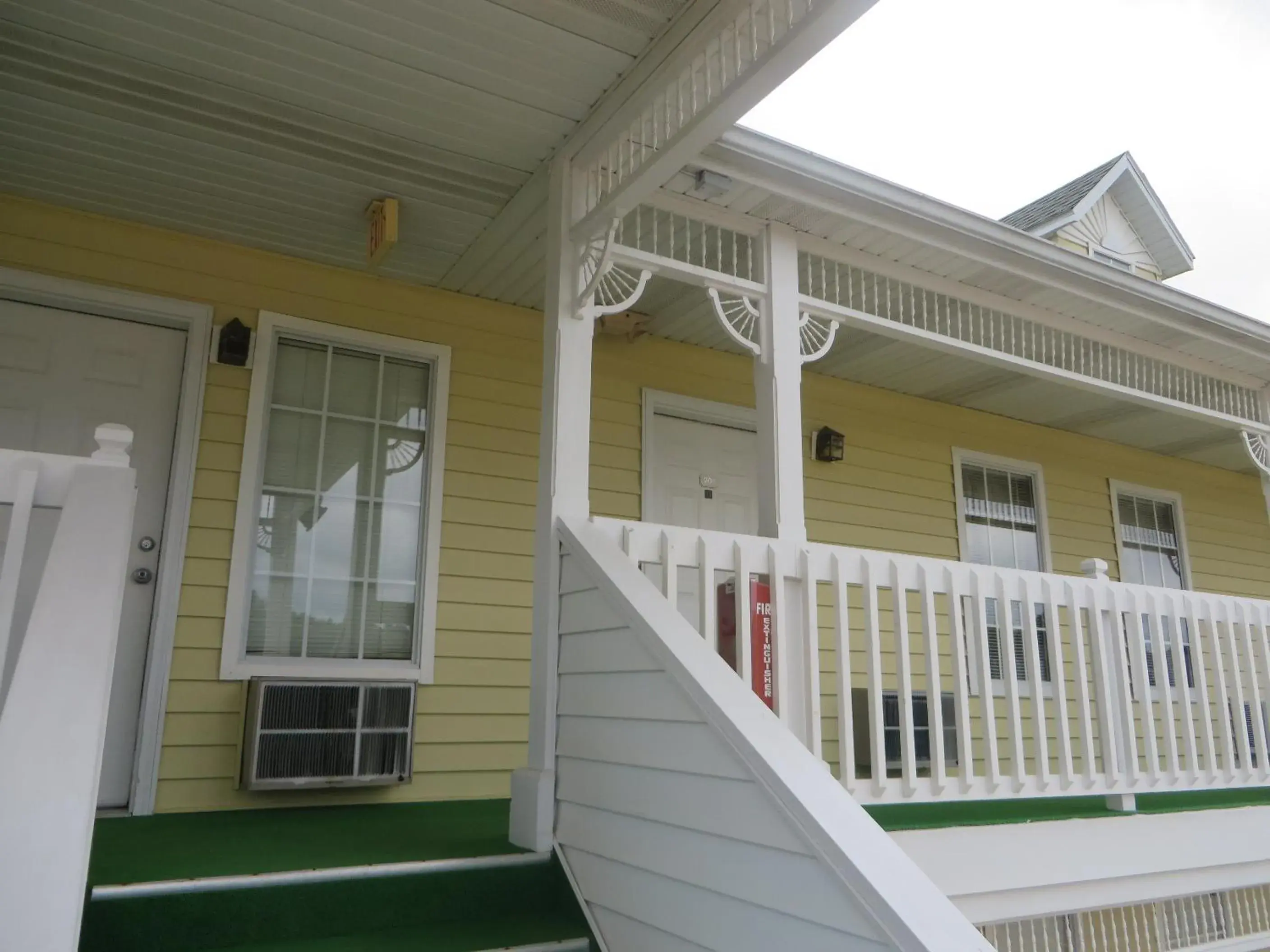 Property building in Honeysuckle Inn Property building in Honeysuckle Inn