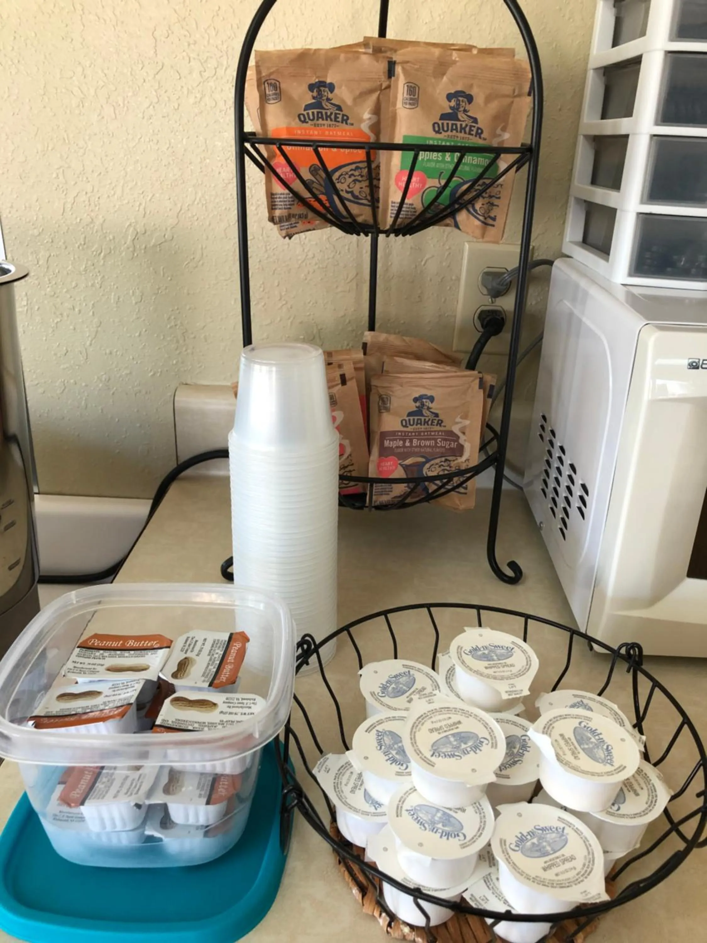 Breakfast in Honeysuckle Inn