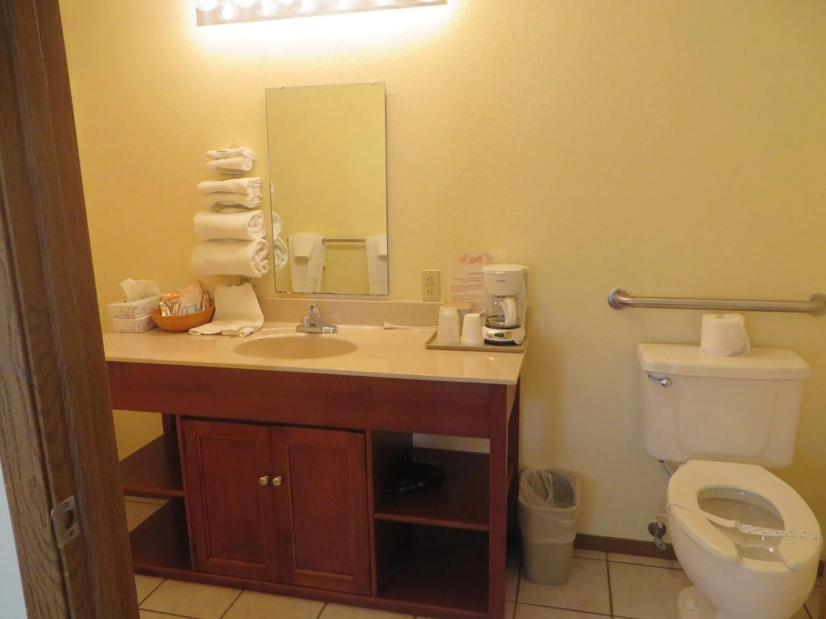 Bathroom in Honeysuckle Inn