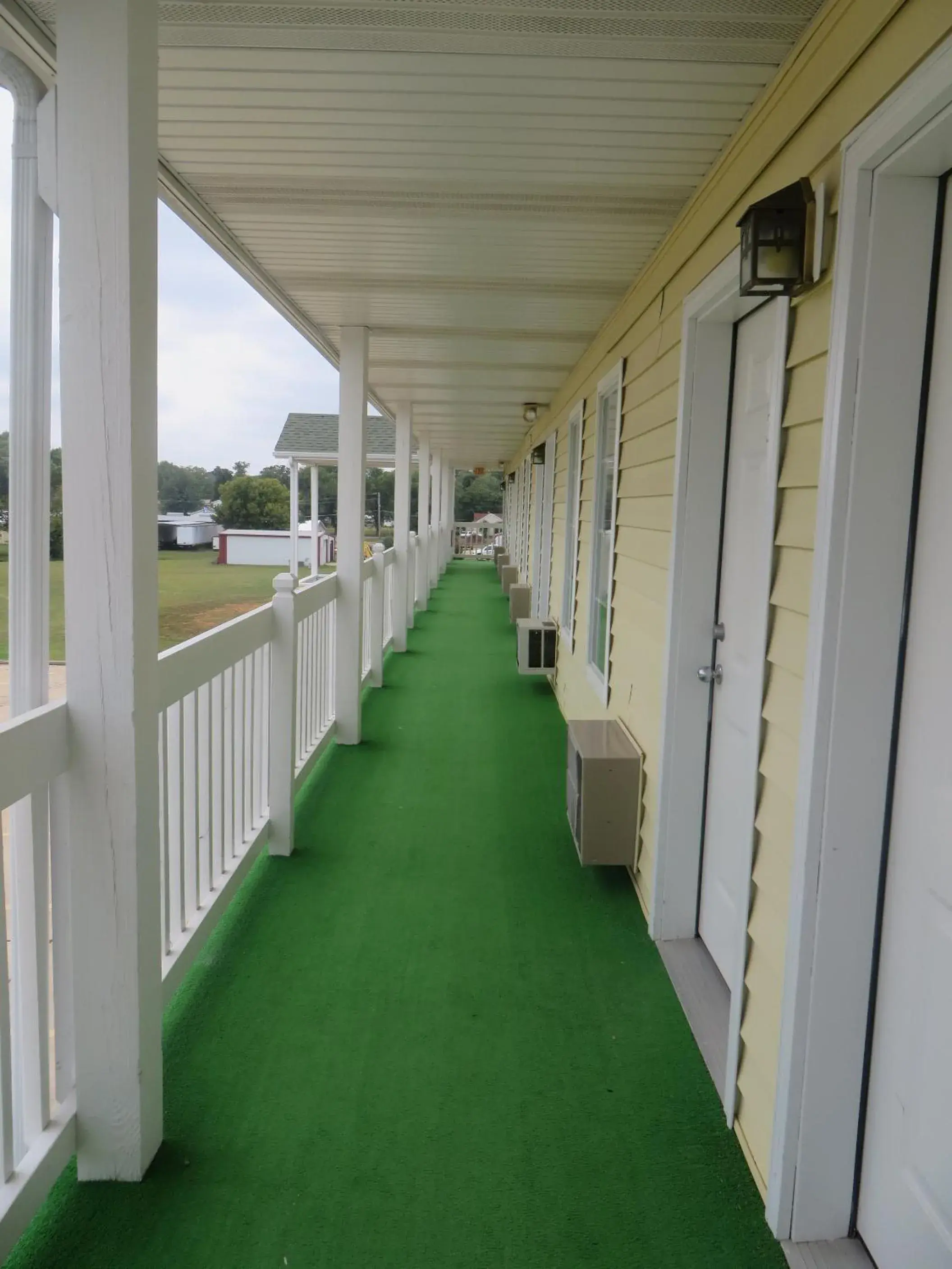 Property building in Honeysuckle Inn Property building in Honeysuckle Inn