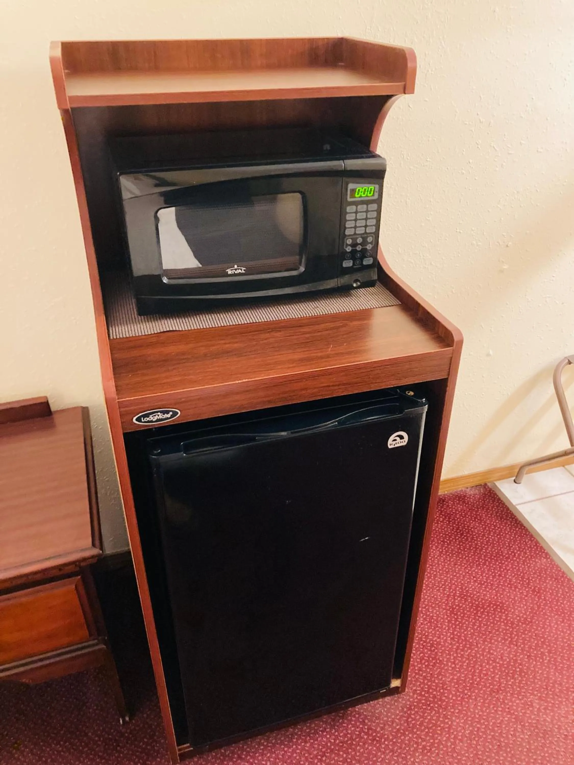 minibar in Honeysuckle Inn