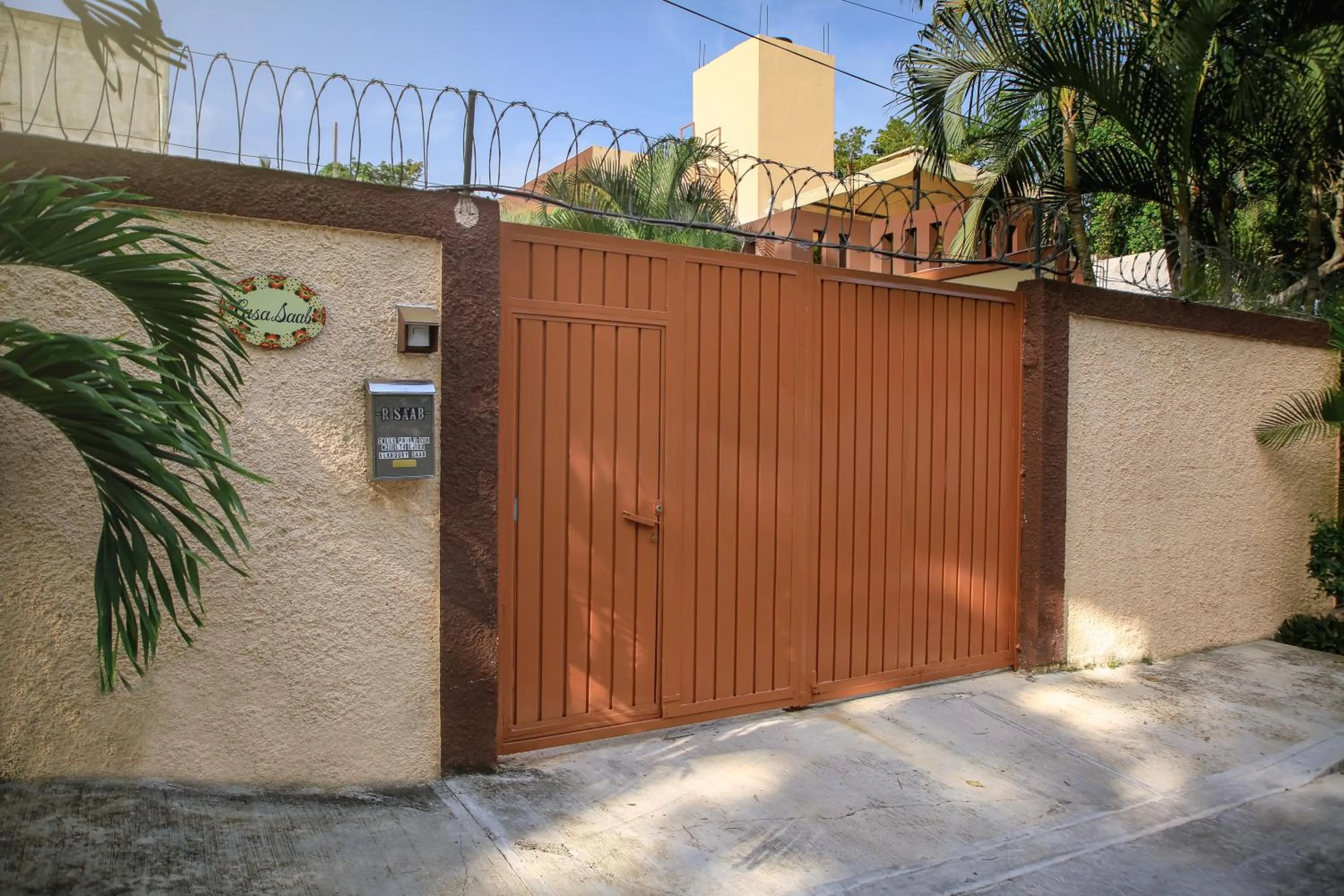 Property building in Casa Saab