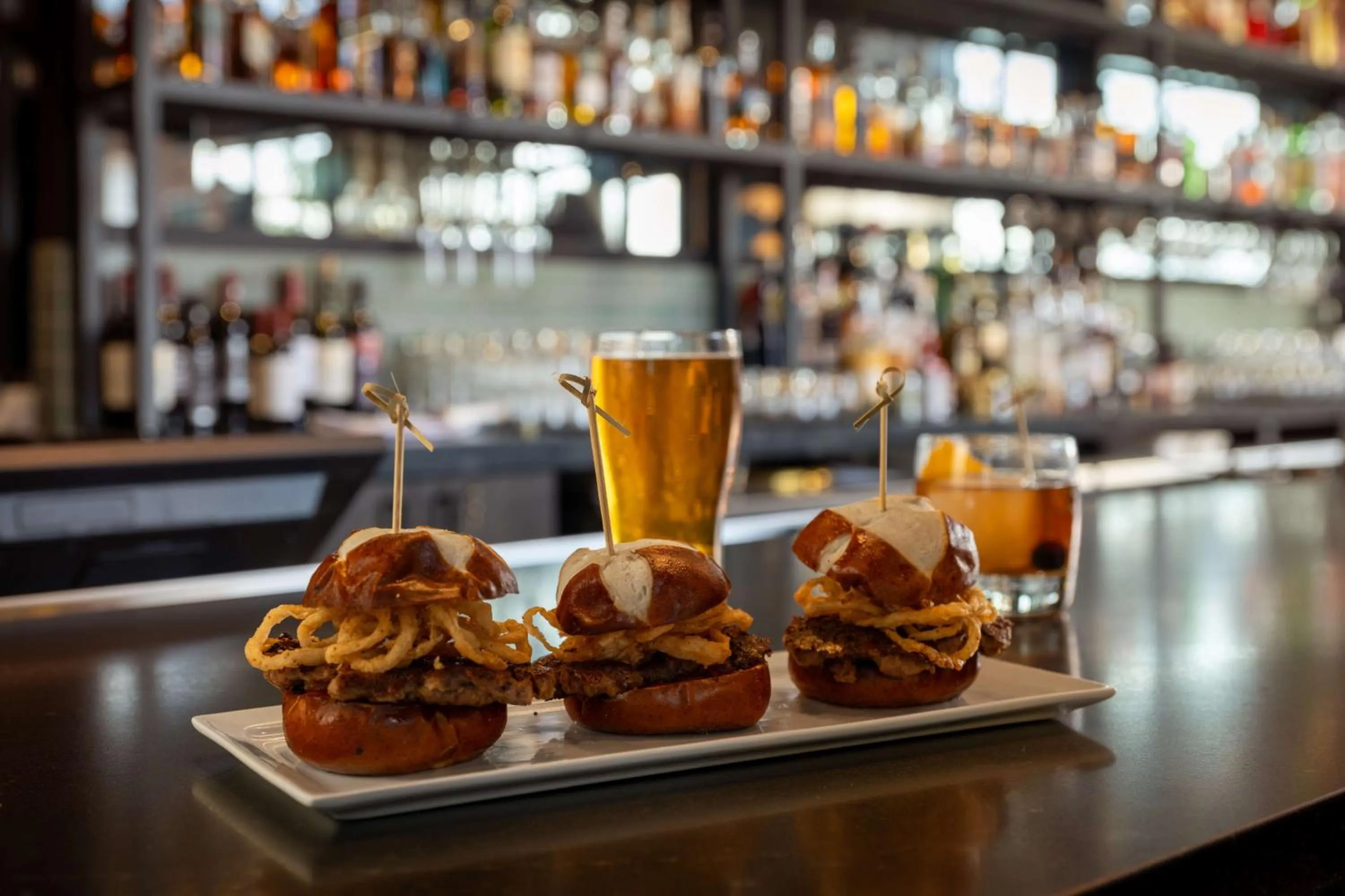 Lounge or bar in Hotel Nickel Plate Fishers, Tapestry Collection By Hilton
