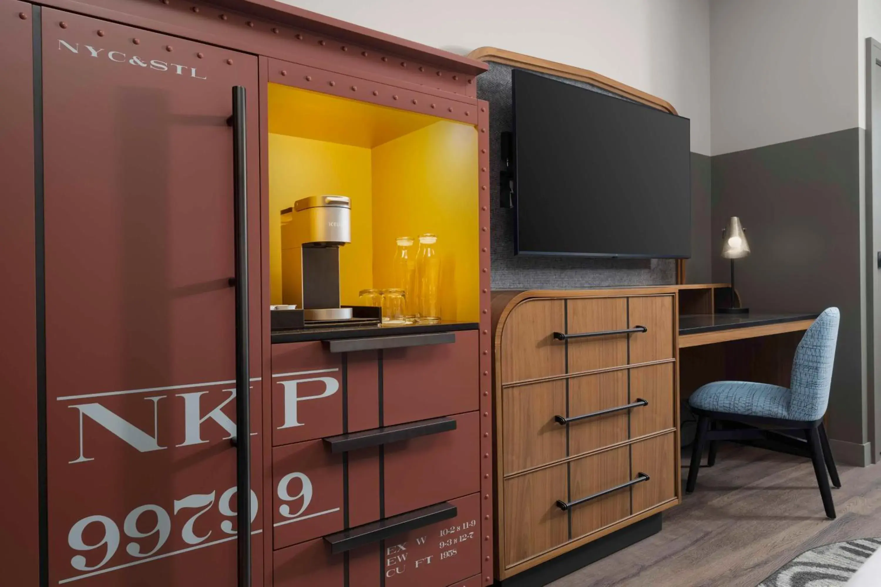 Bedroom in Hotel Nickel Plate Fishers, Tapestry Collection By Hilton Bedroom in Hotel Nickel Plate Fishers, Tapestry Collection By Hilton