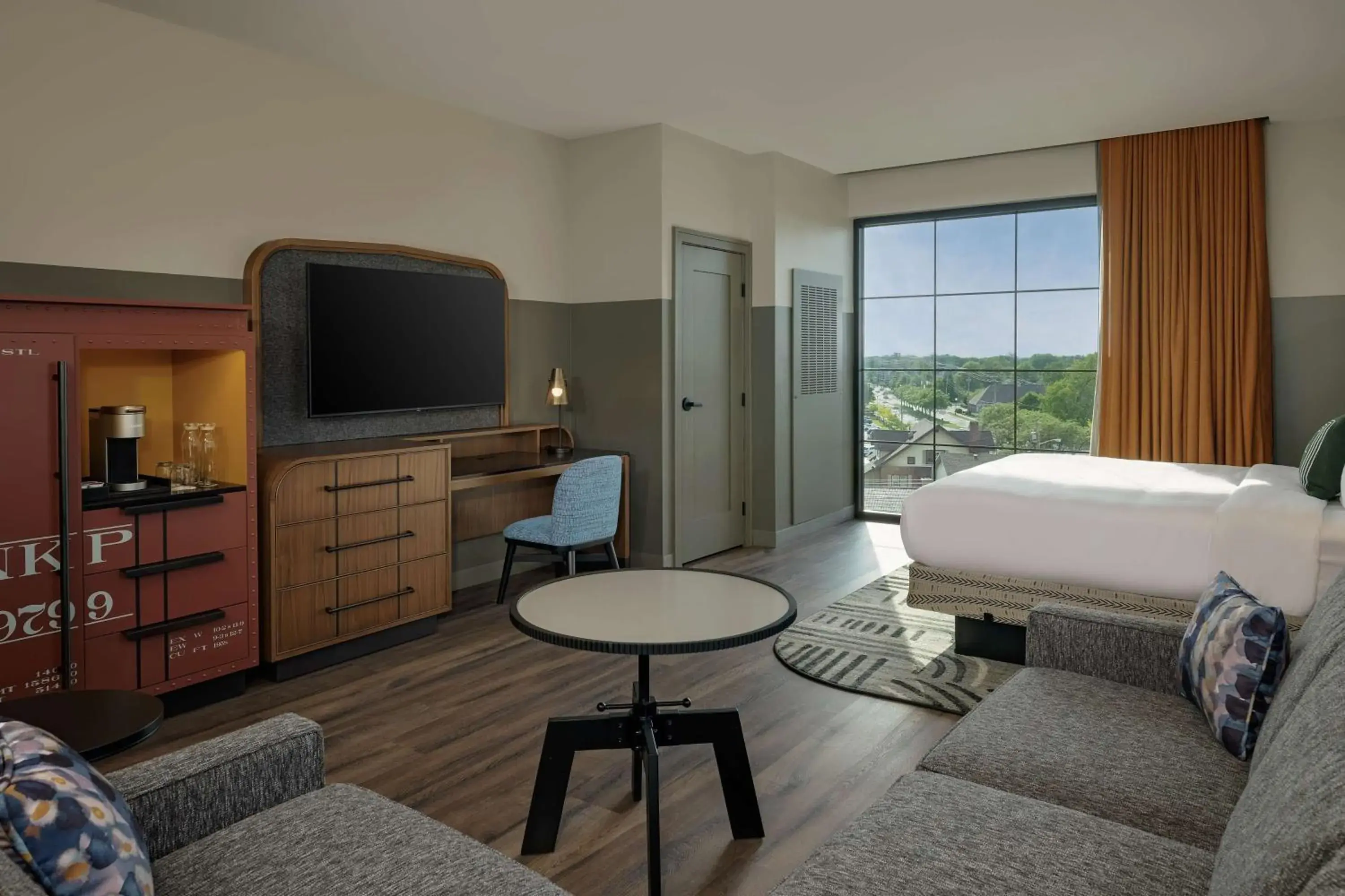 Corner King Room with Soaking Tub in Hotel Nickel Plate Fishers, Tapestry Collection By Hilton Corner King Room with Soaking Tub in Hotel Nickel Plate Fishers, Tapestry Collection By Hilton