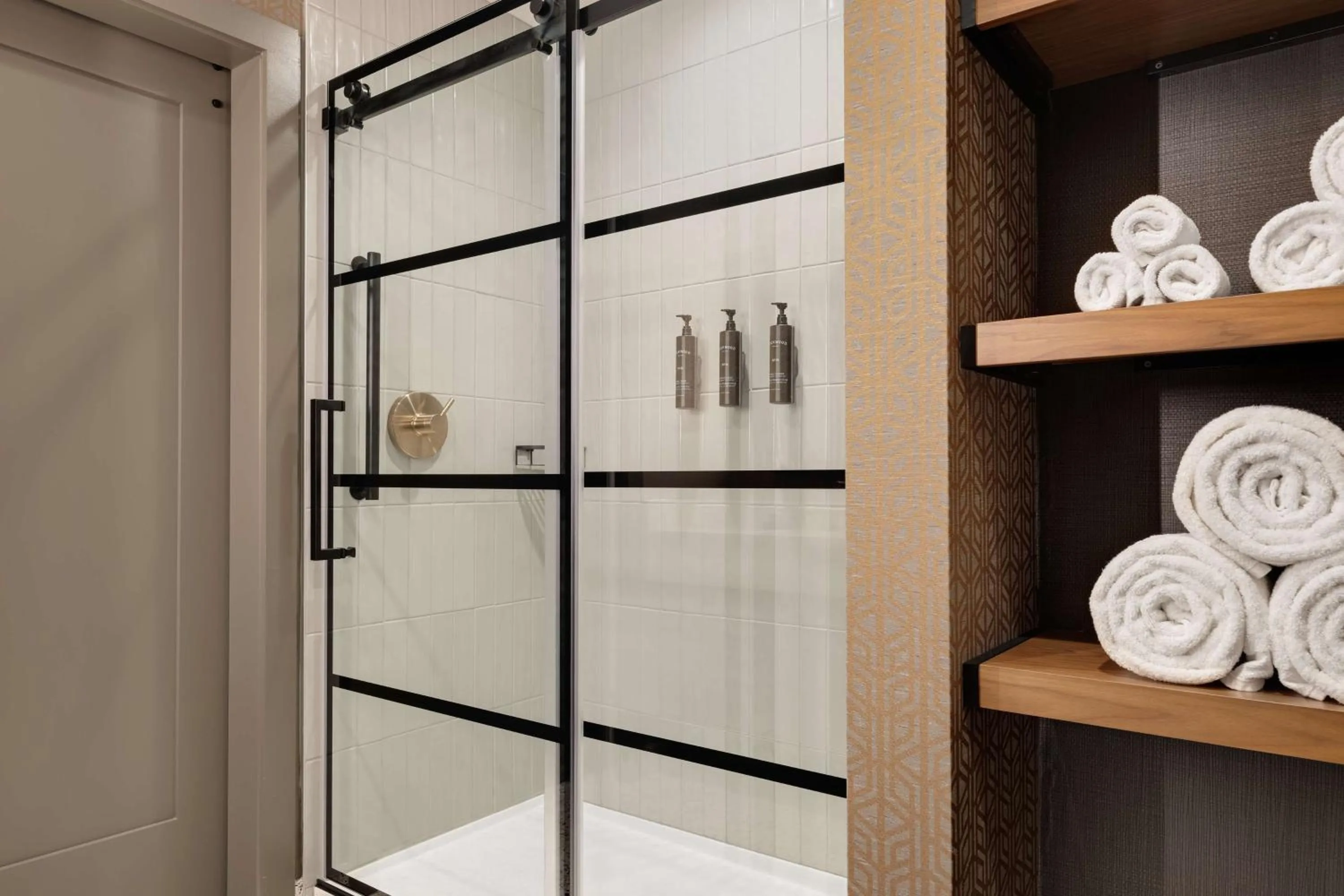 Bathroom in Hotel Nickel Plate Fishers, Tapestry Collection By Hilton