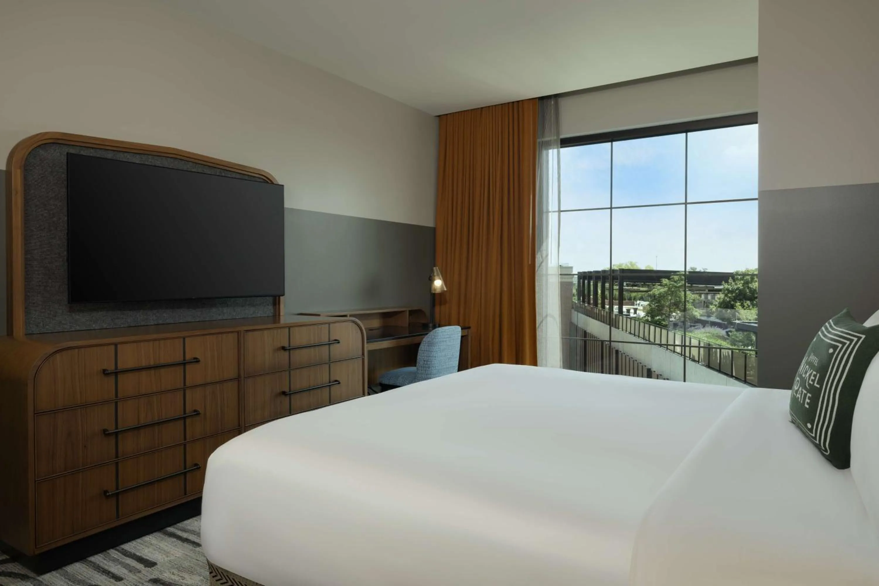 Bedroom, Bed in Hotel Nickel Plate Fishers, Tapestry Collection By Hilton