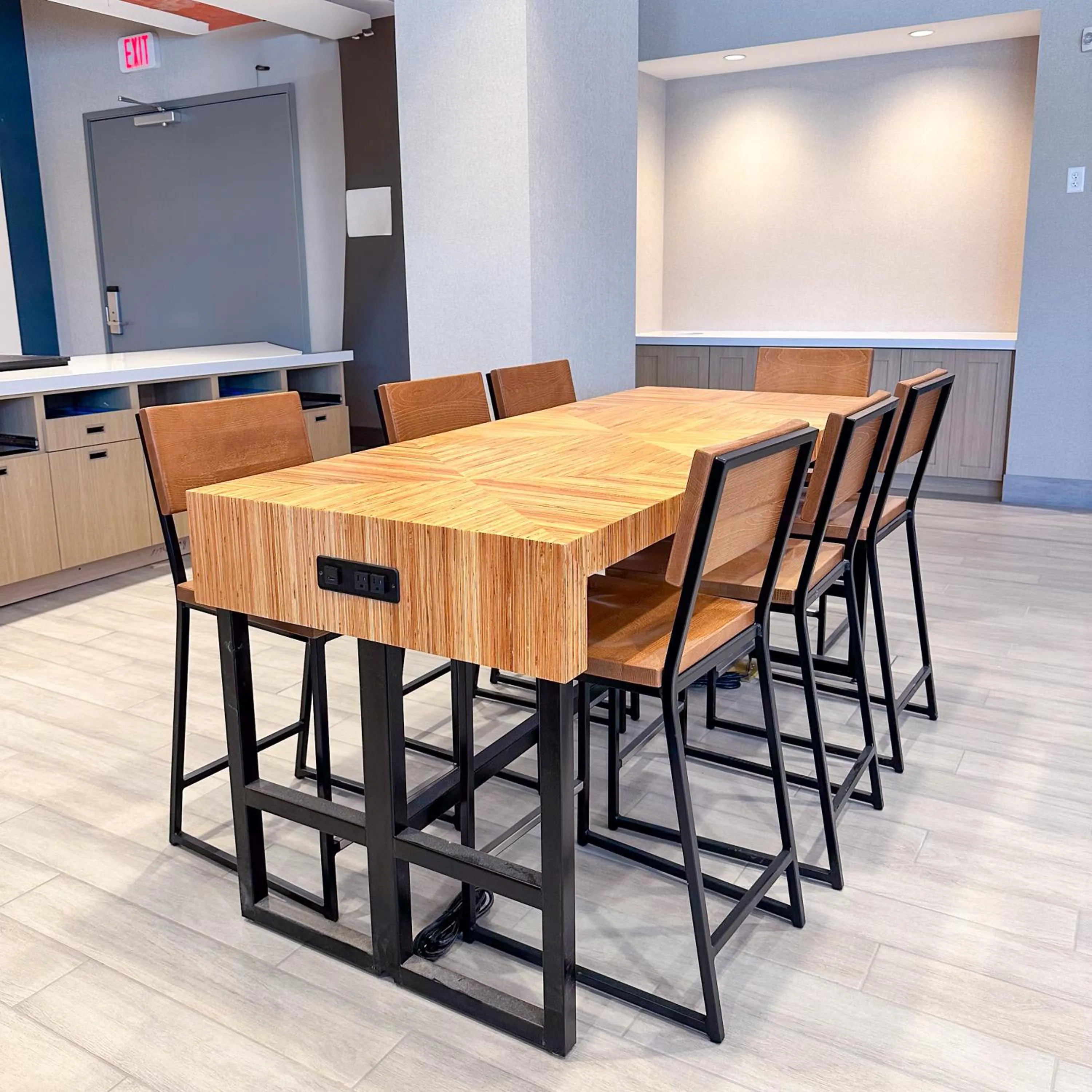 Dining area in Home2 Suites by Hilton Fort Walton Beach Eglin AirForce Base