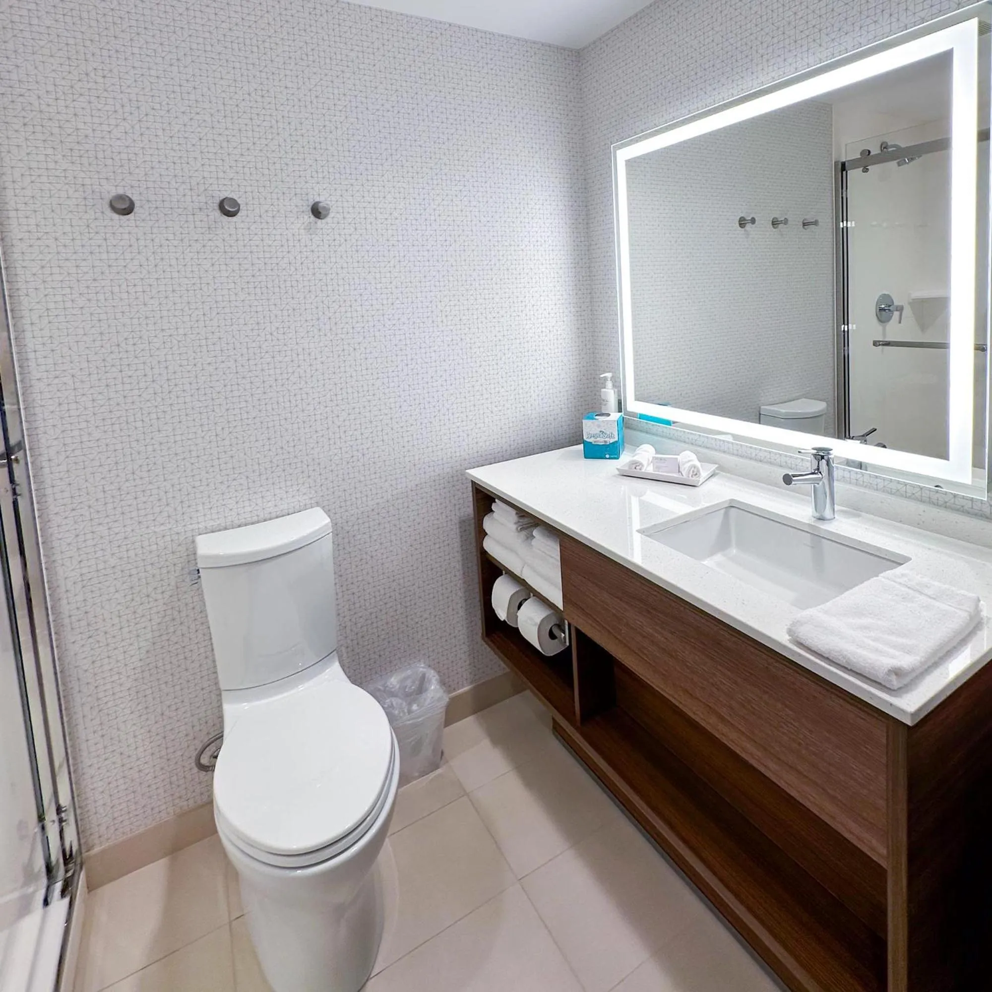 Shower in Home2 Suites by Hilton Fort Walton Beach Eglin AirForce Base