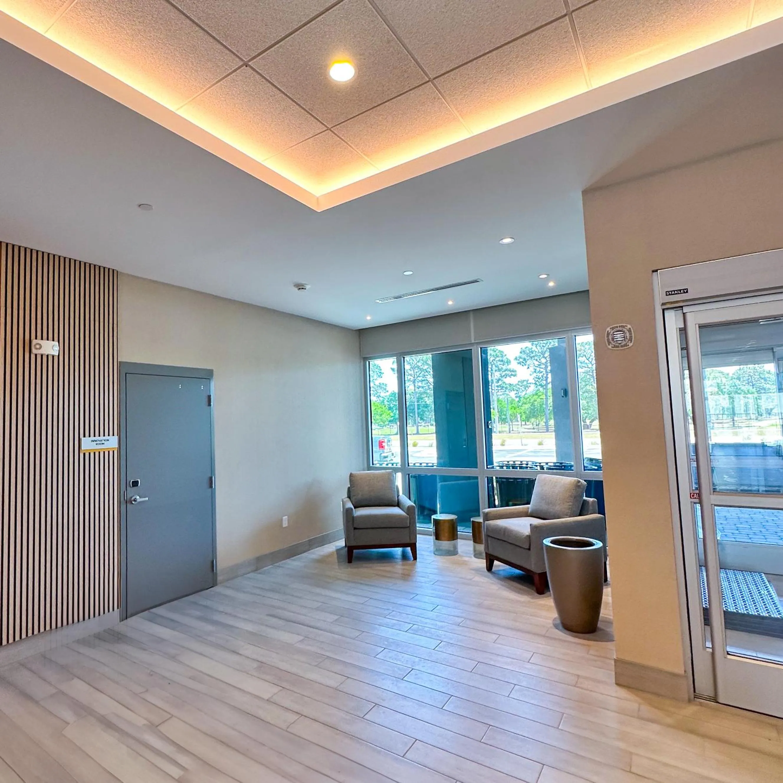 Seating area in Home2 Suites by Hilton Fort Walton Beach Eglin AirForce Base