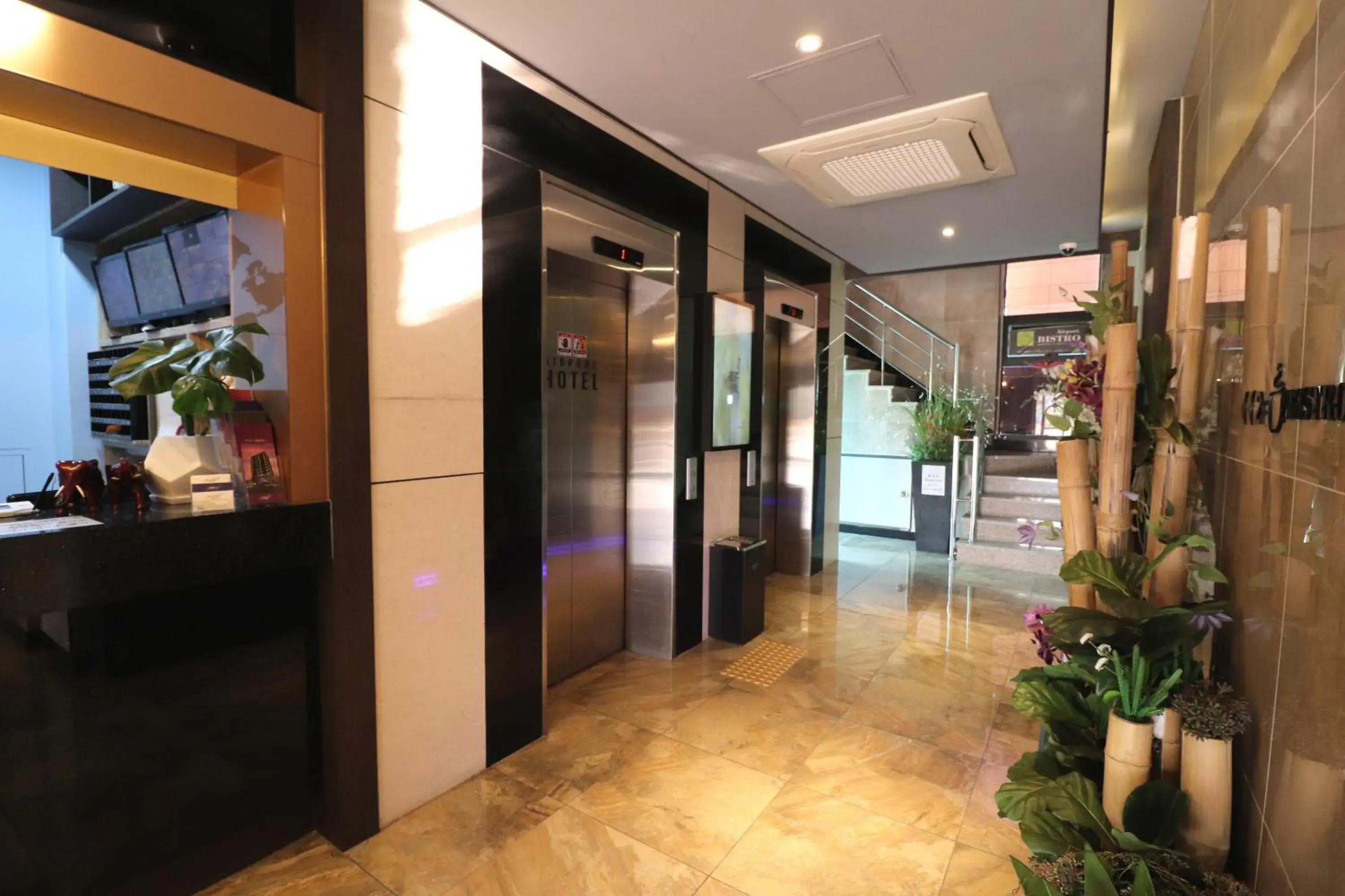 Lobby or reception in Hotel Airport Lobby or reception in Hotel Airport