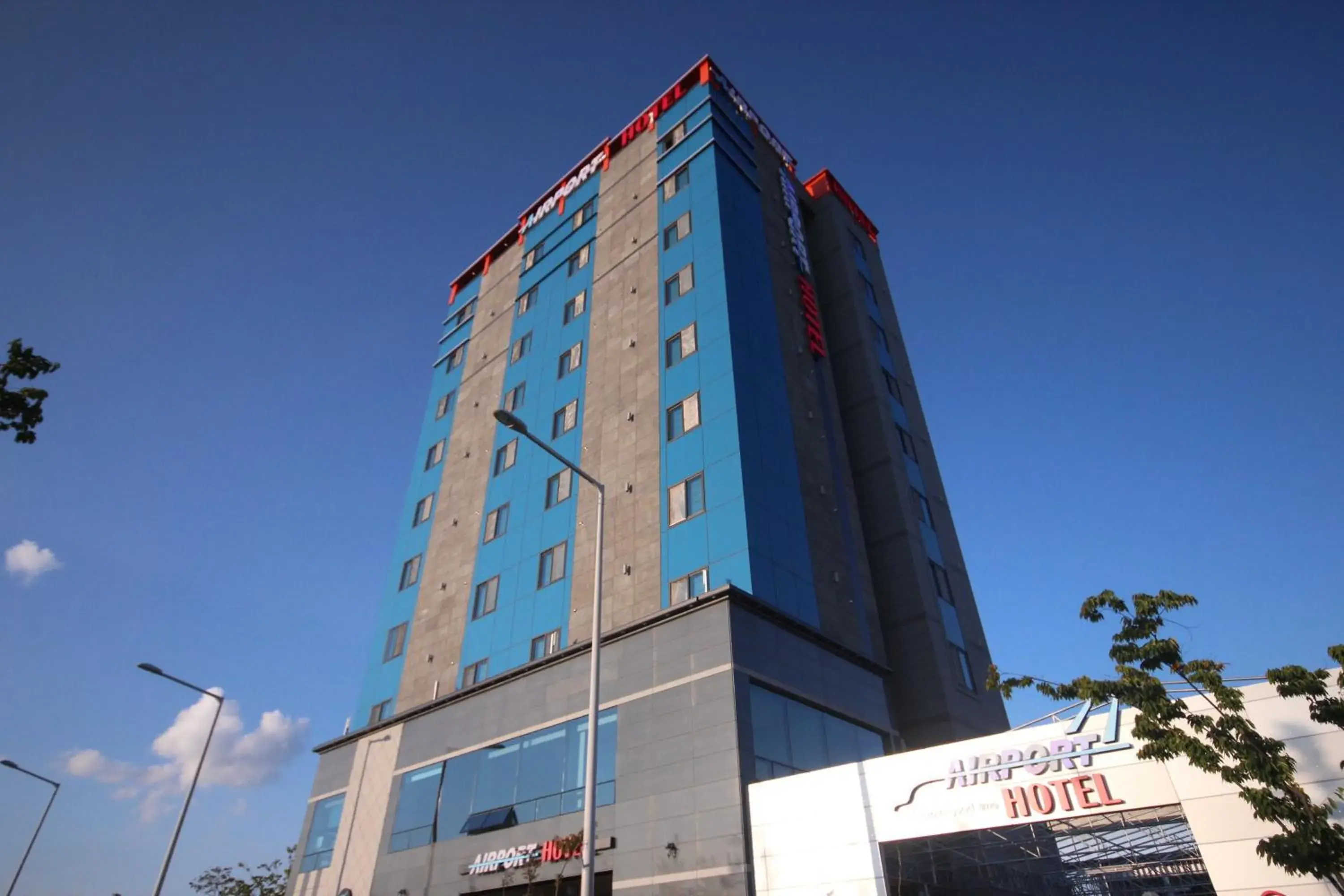 Facade/entrance in Hotel Airport Facade/entrance in Hotel Airport