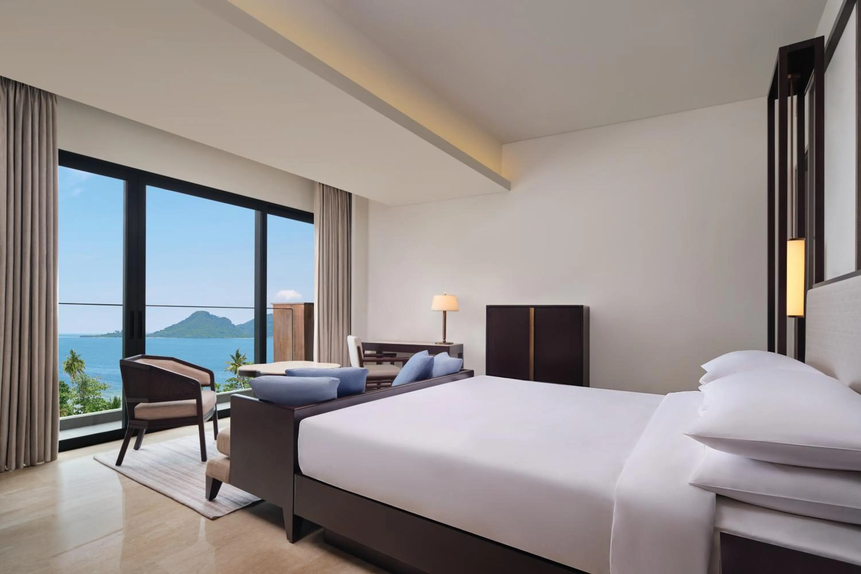Bed in Lampung Marriott Resort & Spa