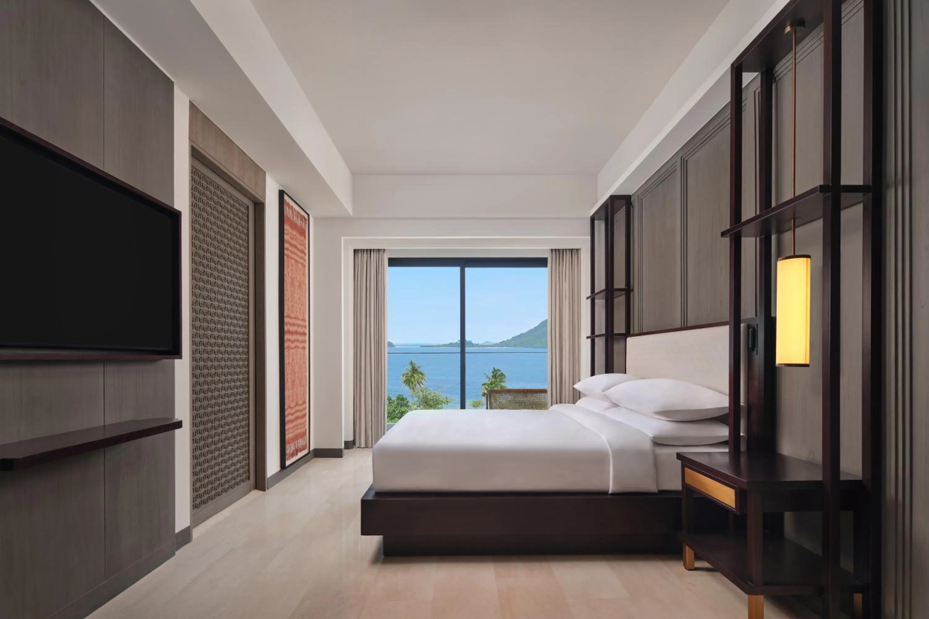 Bed in Lampung Marriott Resort & Spa