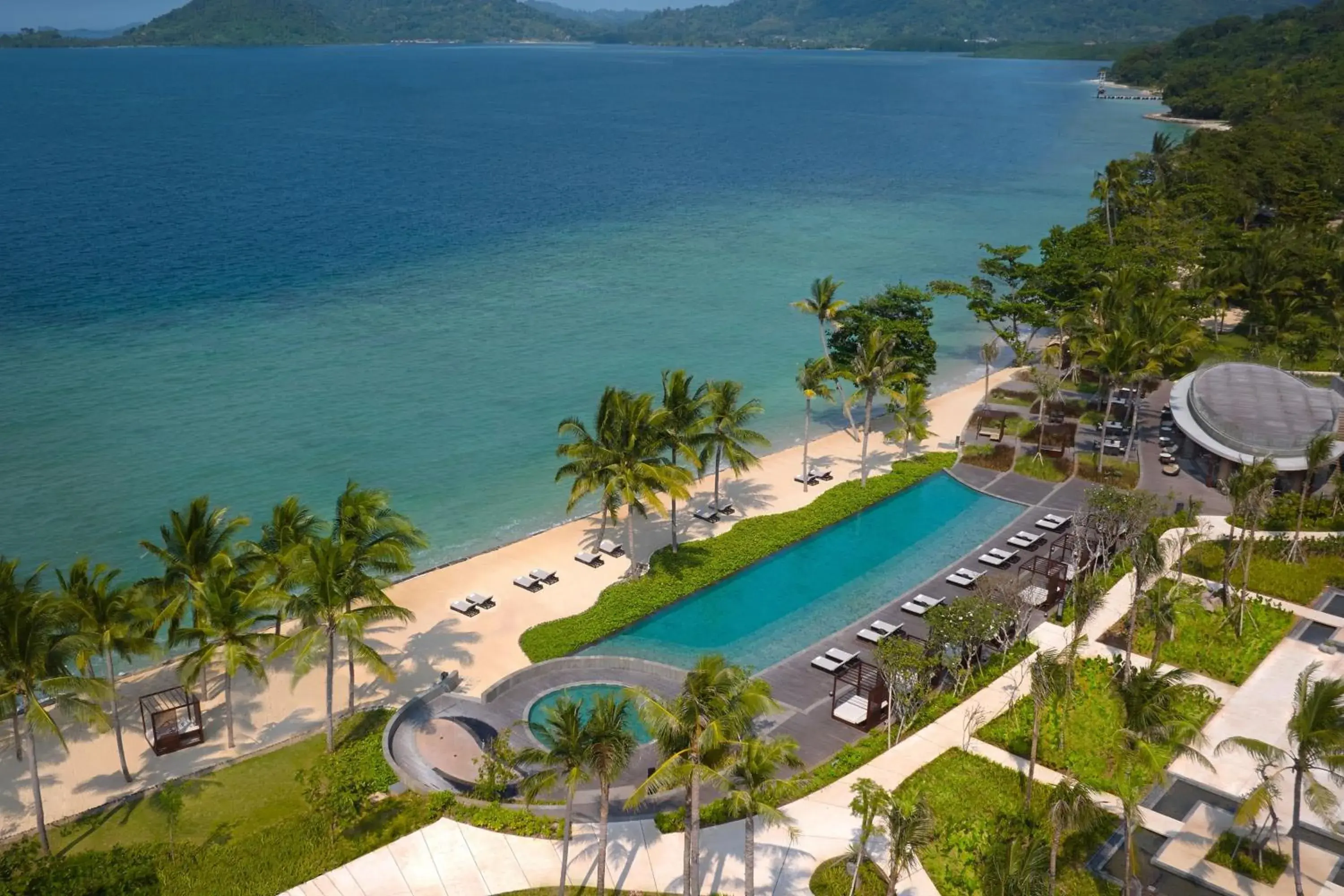 Swimming pool in Lampung Marriott Resort & Spa Swimming pool in Lampung Marriott Resort & Spa