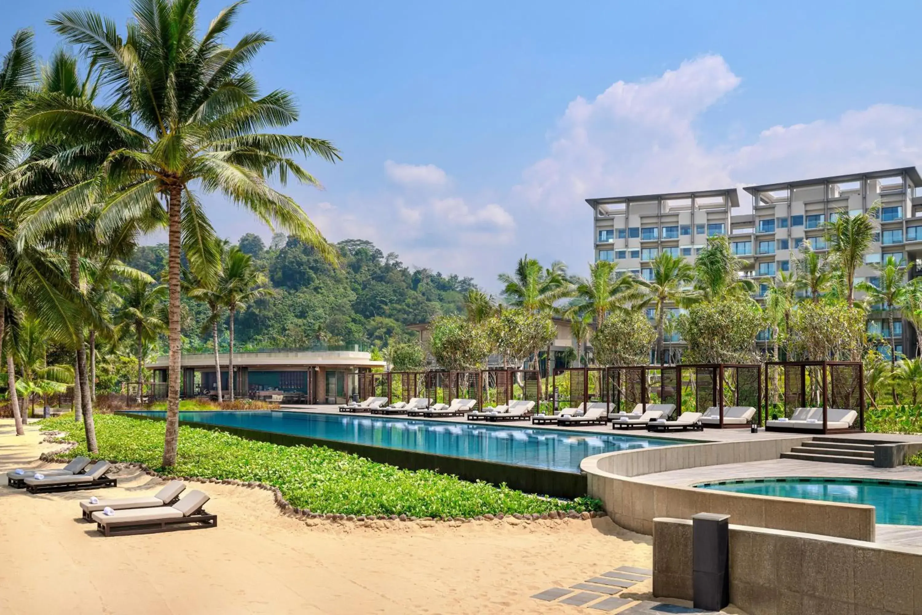 Swimming pool in Lampung Marriott Resort & Spa Swimming pool in Lampung Marriott Resort & Spa