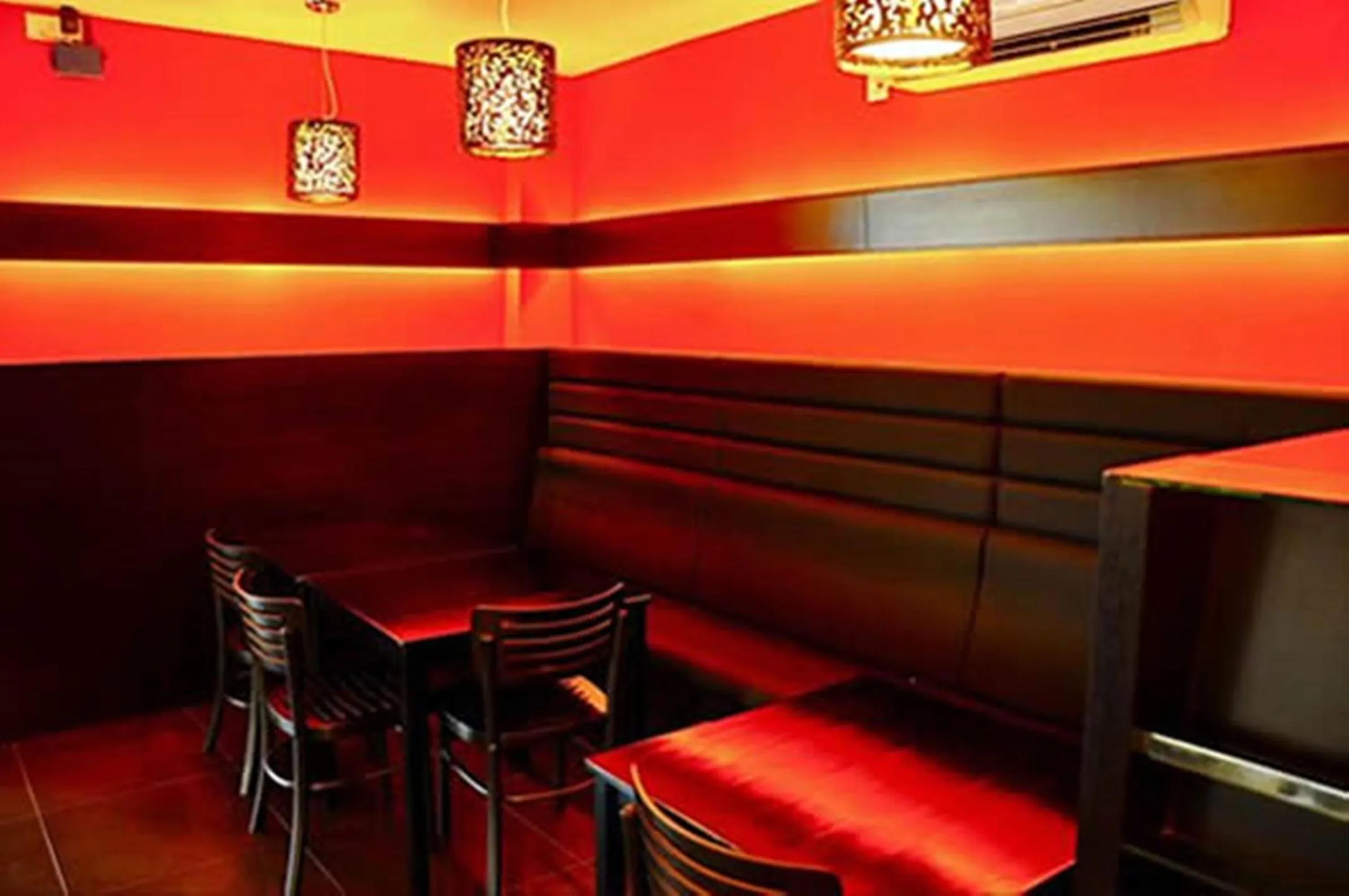 Restaurant/places to eat in Tat Place Hotel