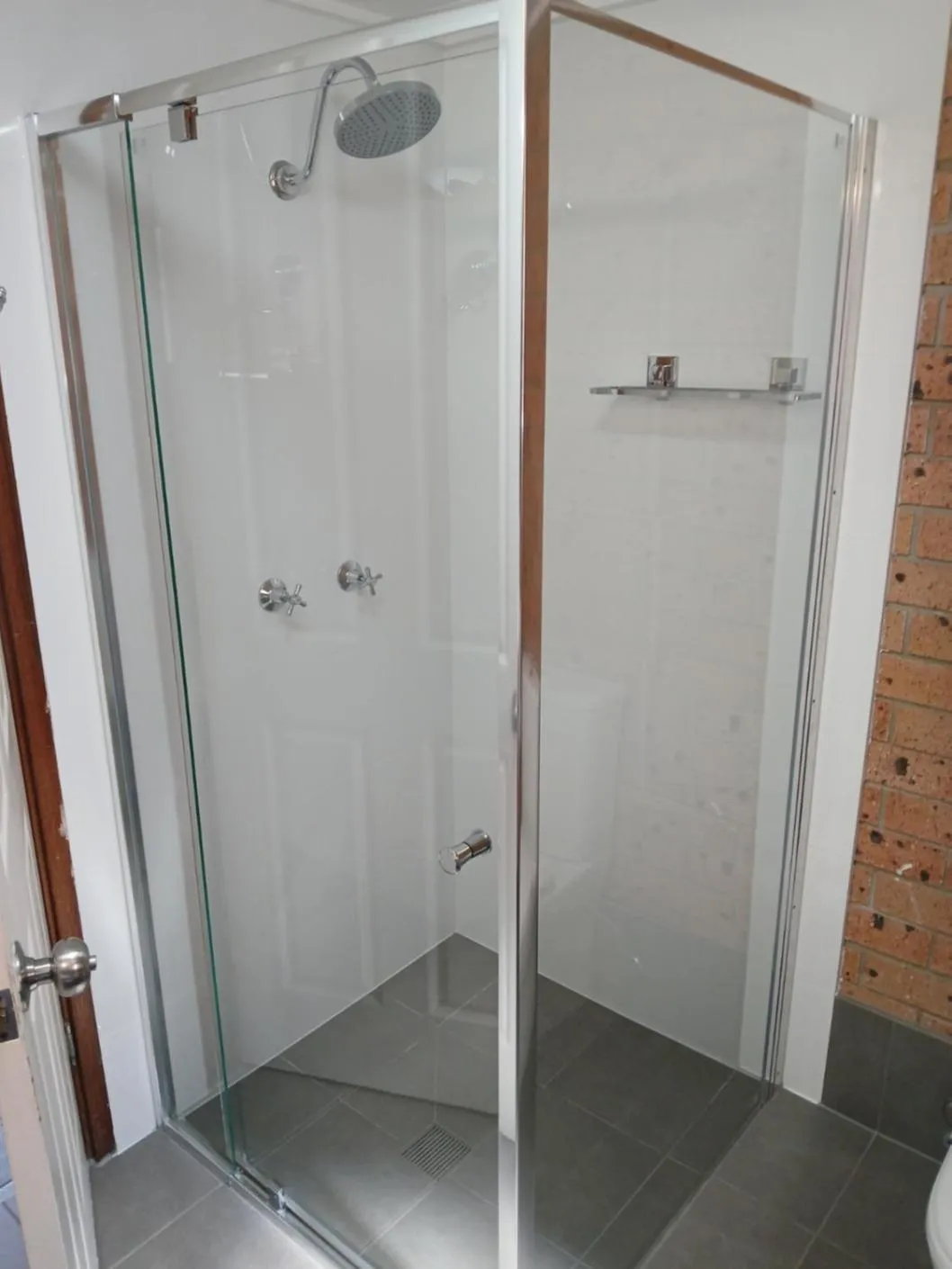 Shower in Cardiff Motor Inn