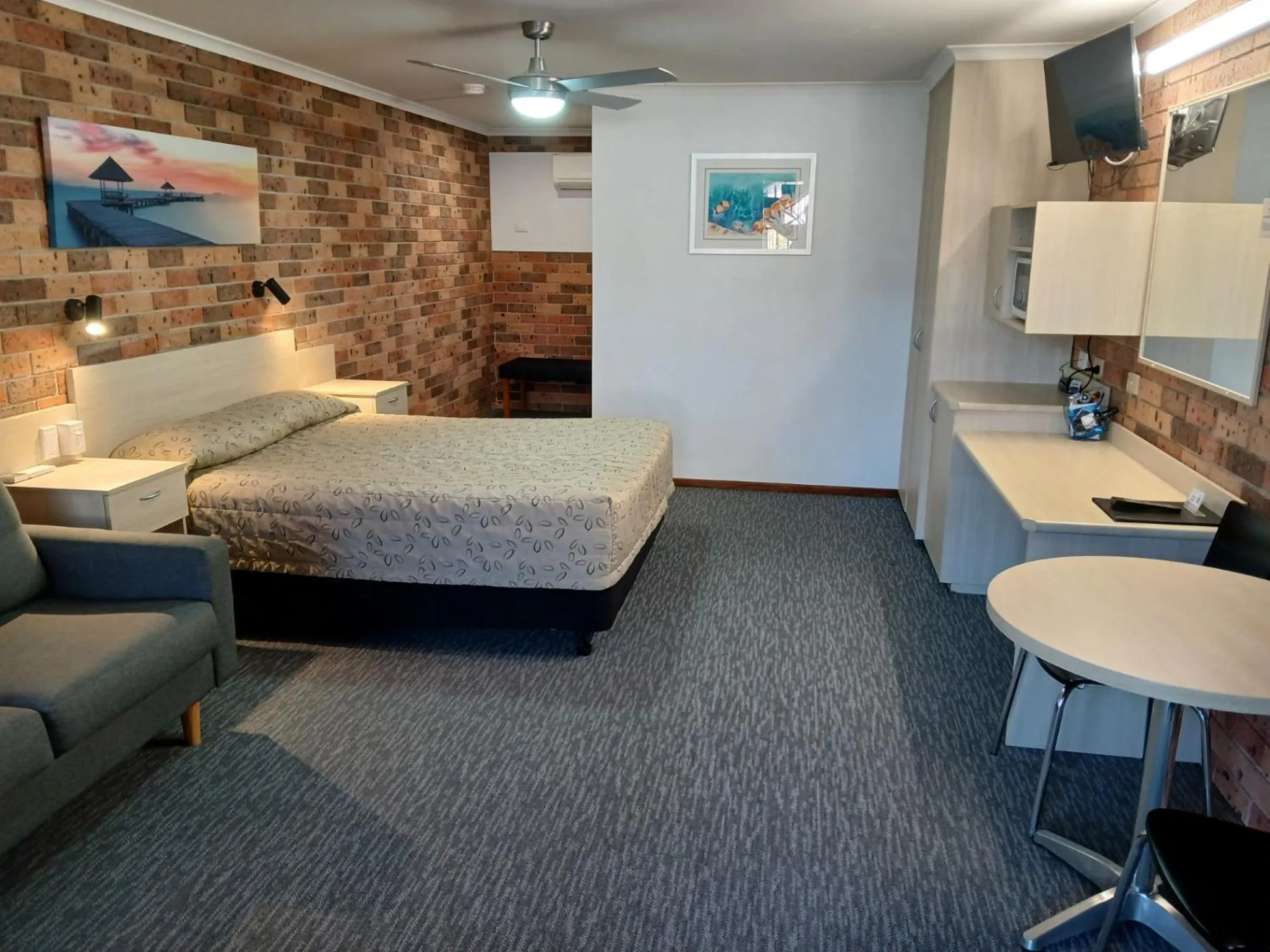 Bed in Cardiff Motor Inn