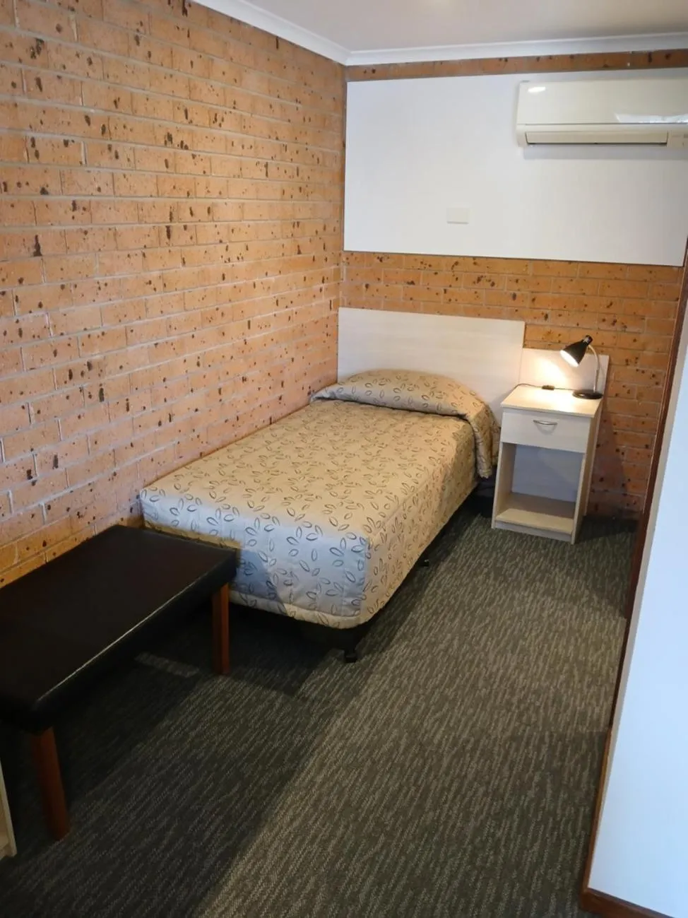 Bed in Cardiff Motor Inn