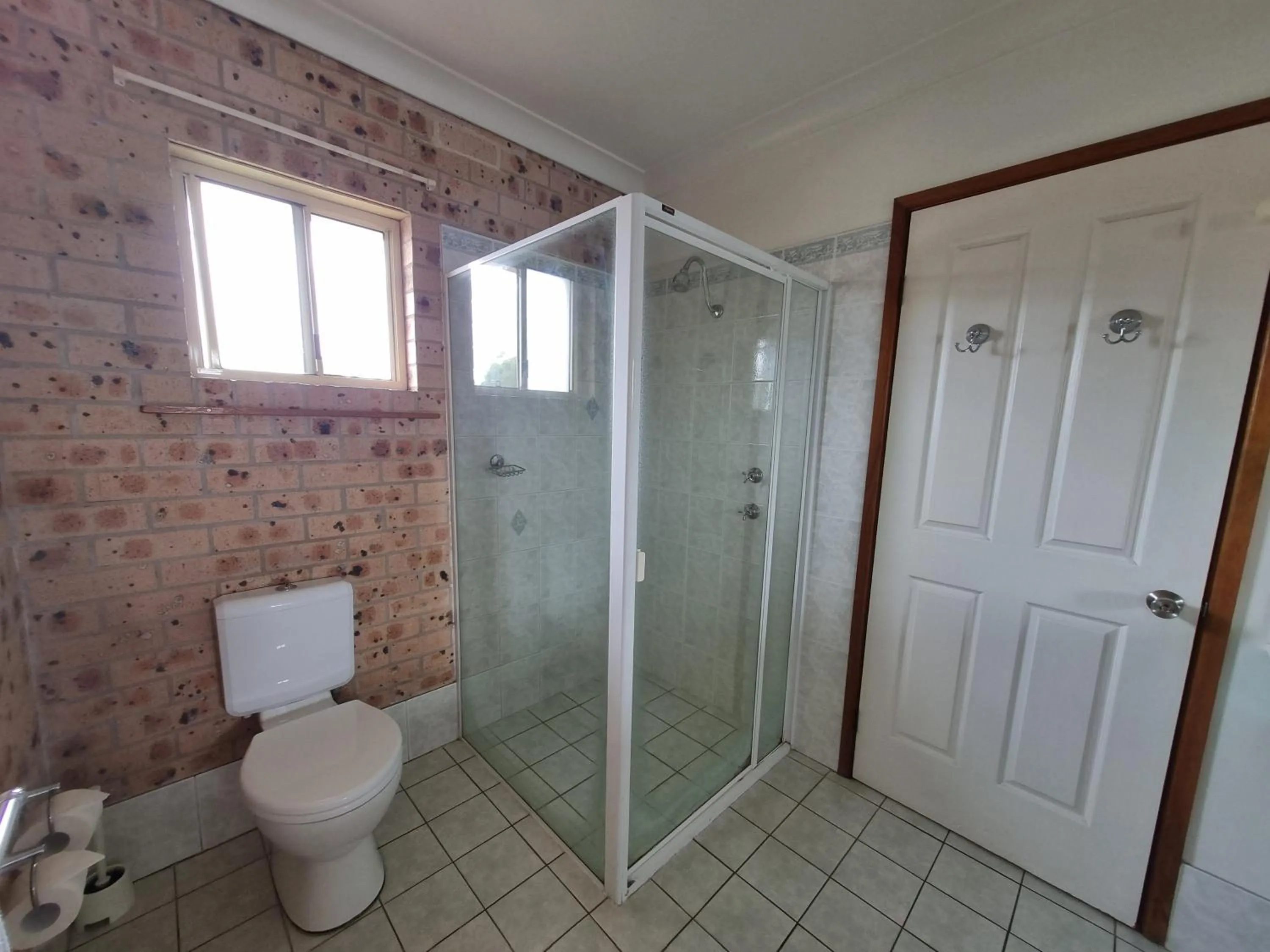 Shower in Cardiff Motor Inn