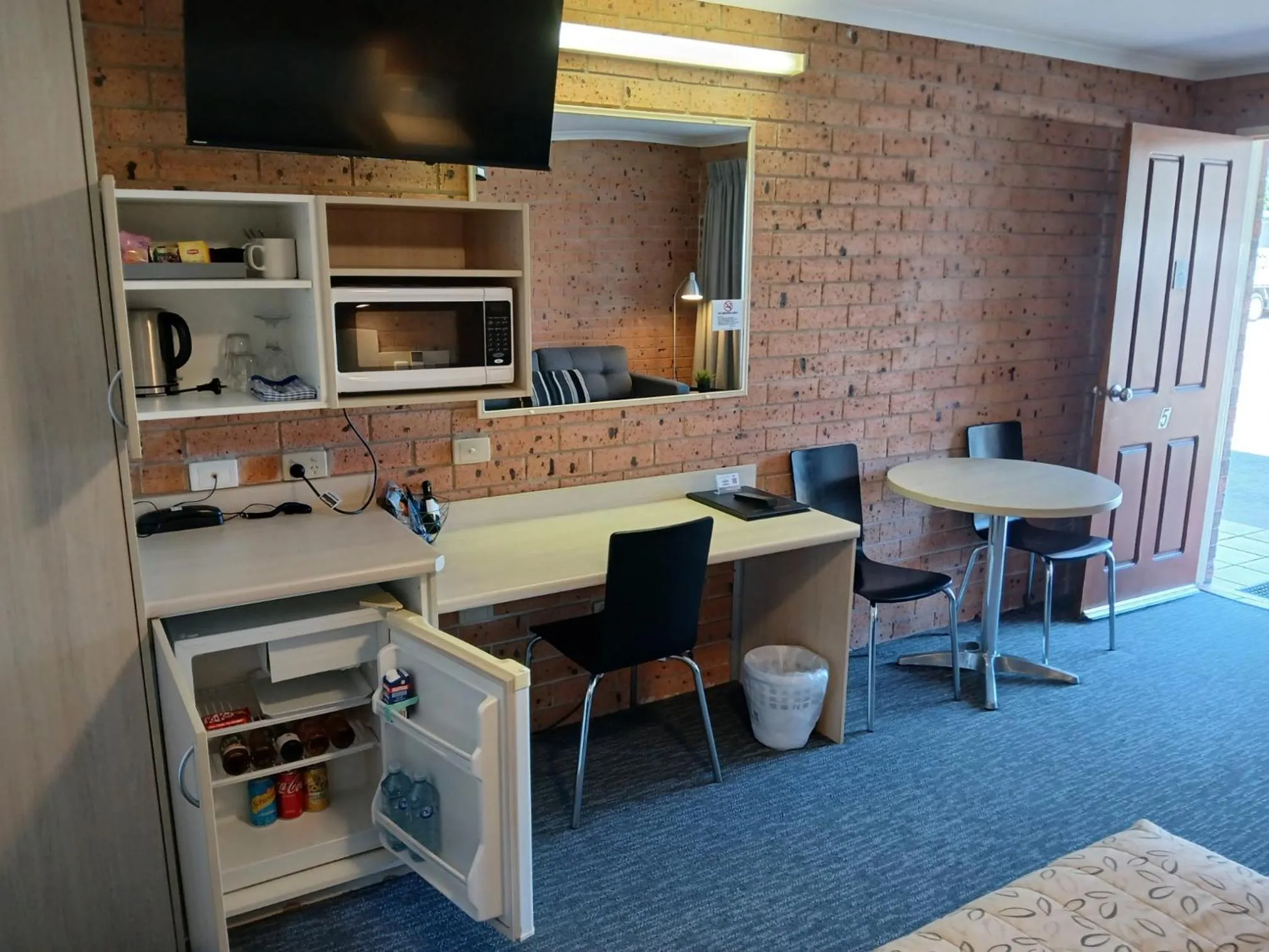 TV and multimedia in Cardiff Motor Inn