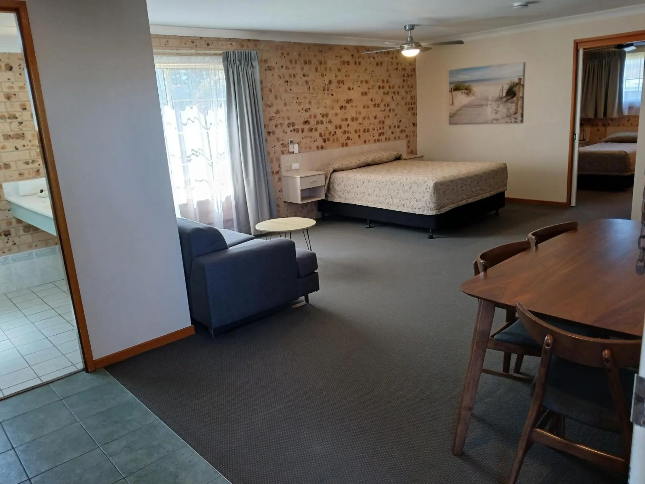 Bed in Cardiff Motor Inn