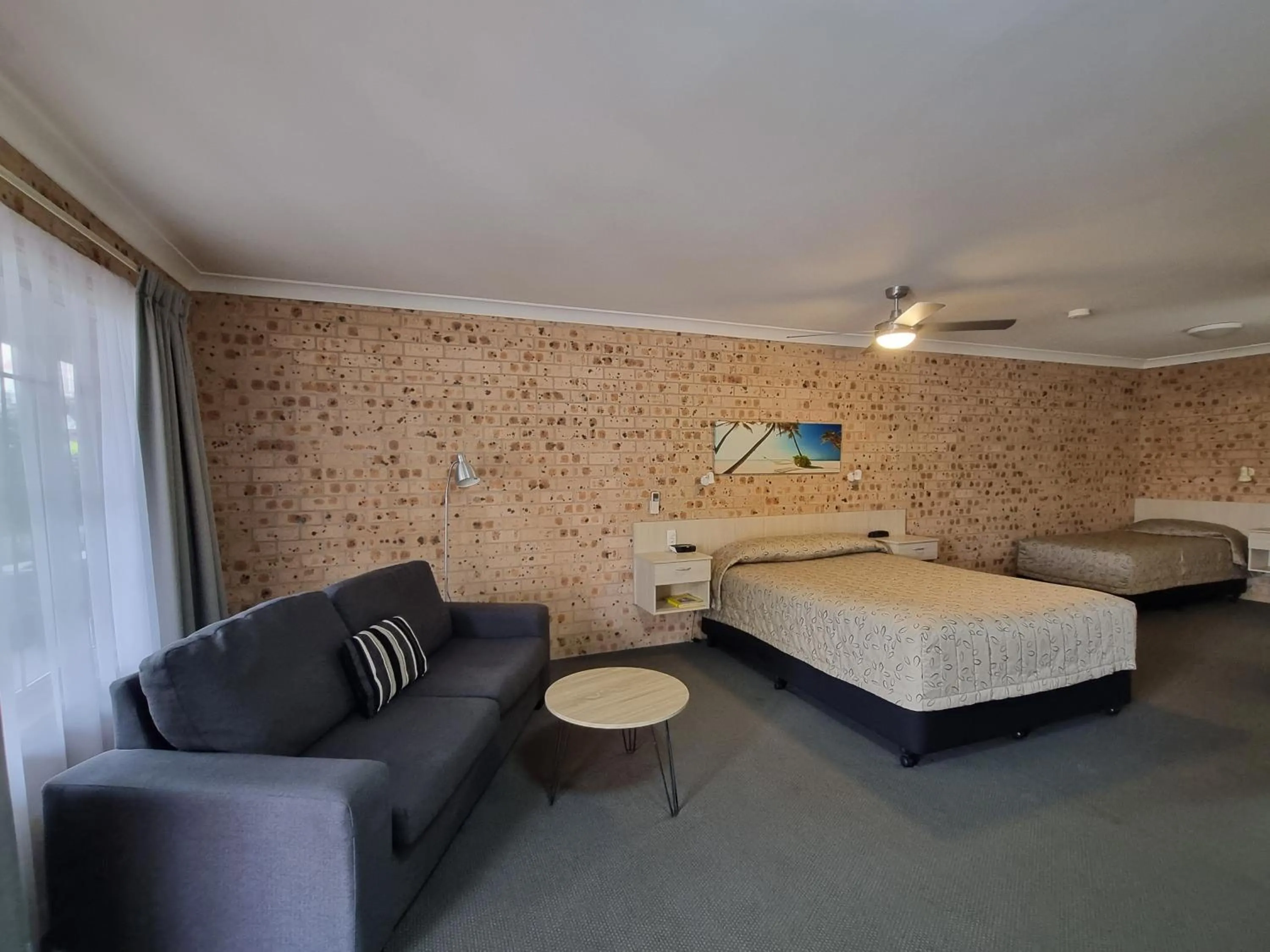 Bed in Cardiff Motor Inn