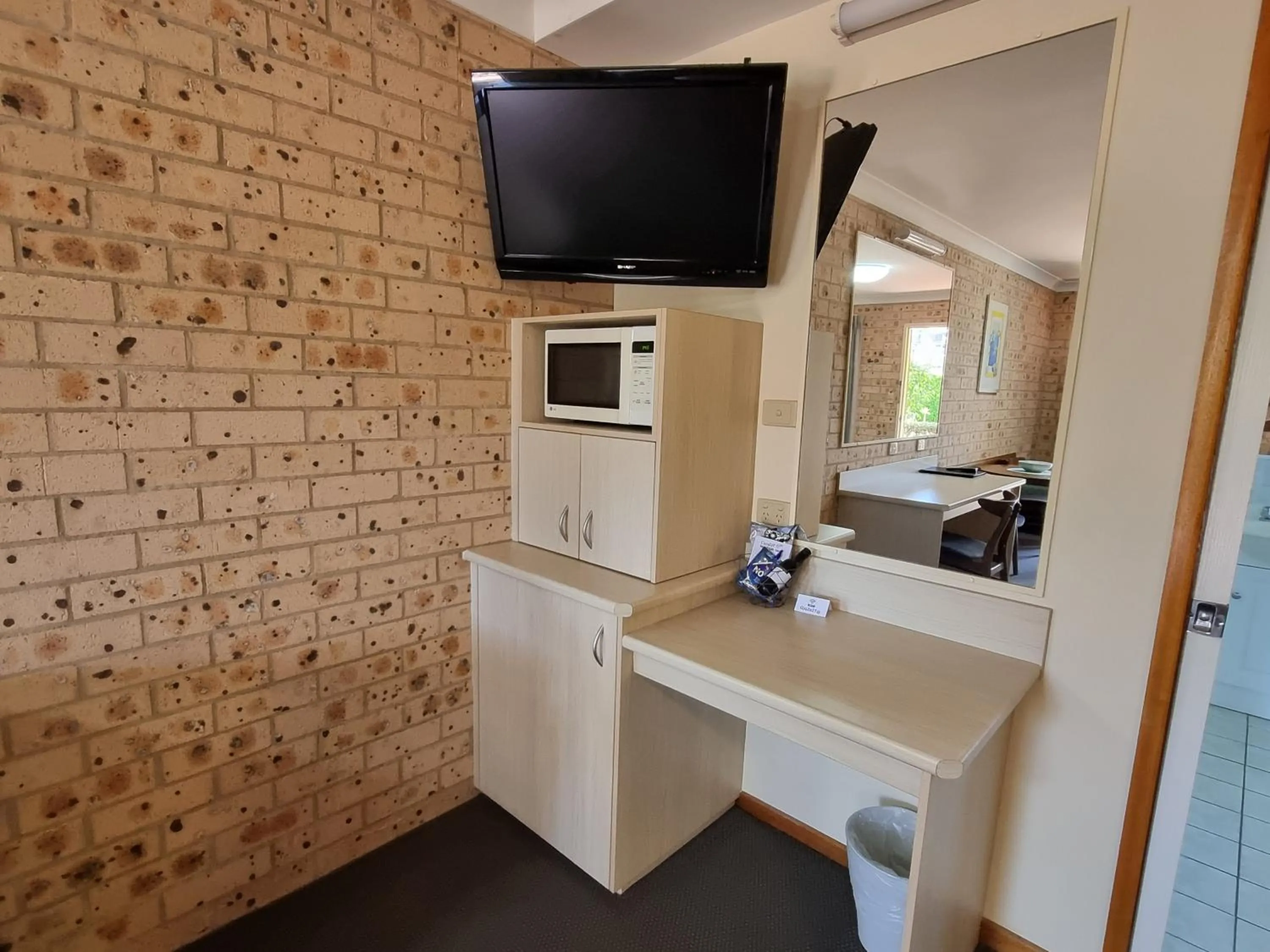 TV and multimedia in Cardiff Motor Inn